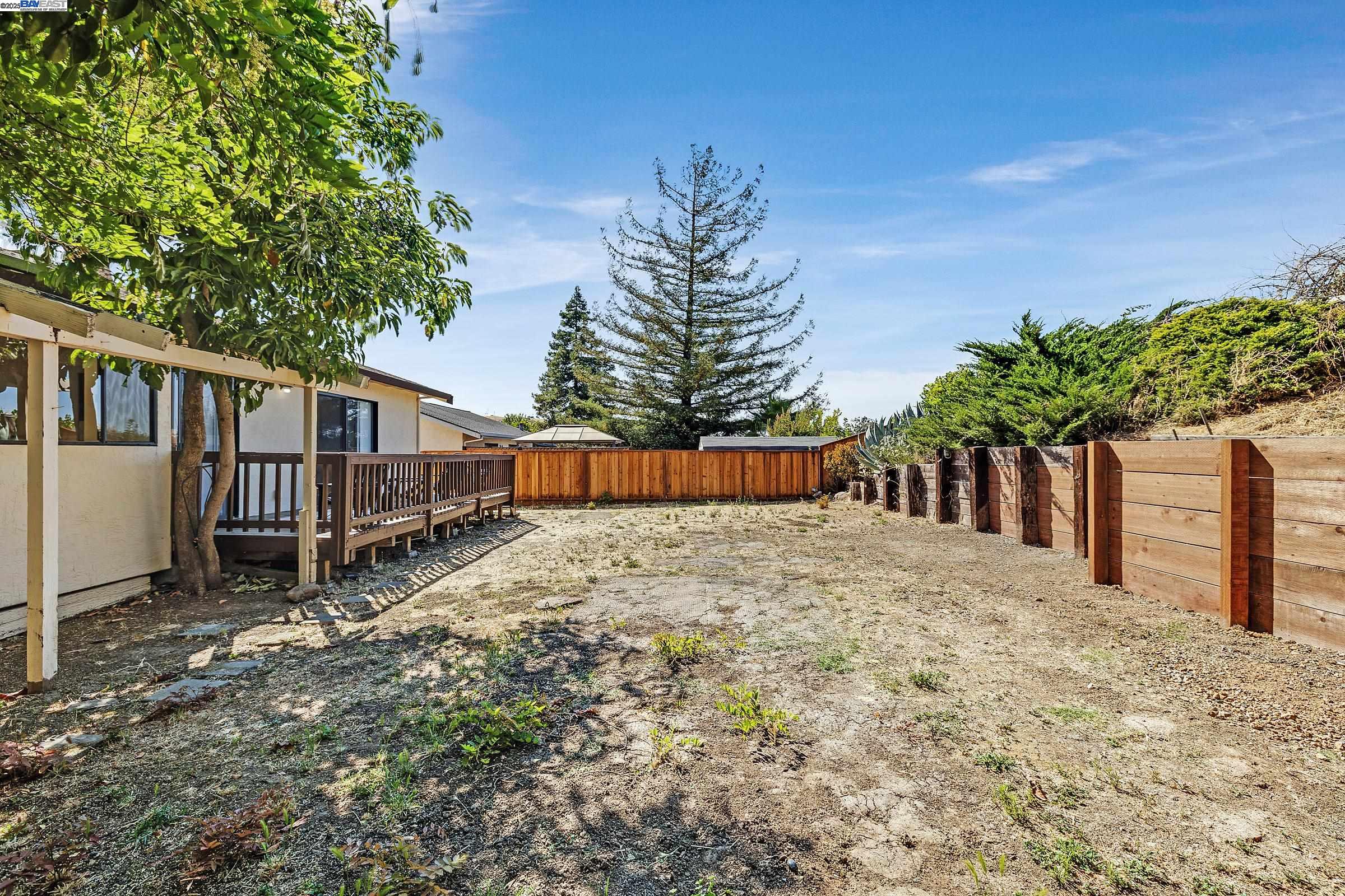 Detail Gallery Image 24 of 27 For 2555 Pine St, Martinez,  CA 94553 - 4 Beds | 2 Baths
