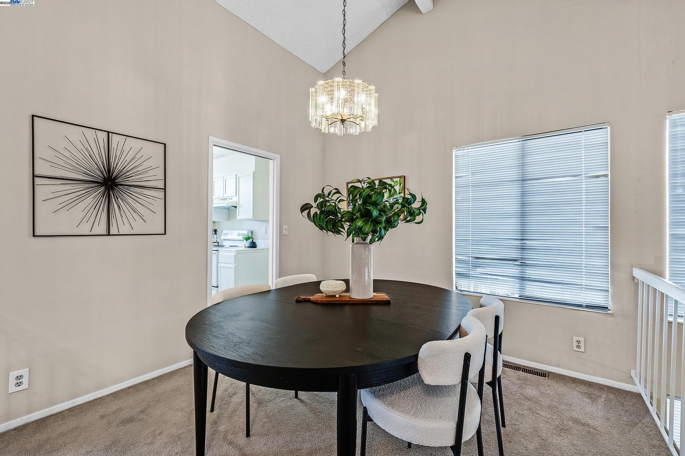 Detail Gallery Image 5 of 27 For 2555 Pine St, Martinez,  CA 94553 - 4 Beds | 2 Baths