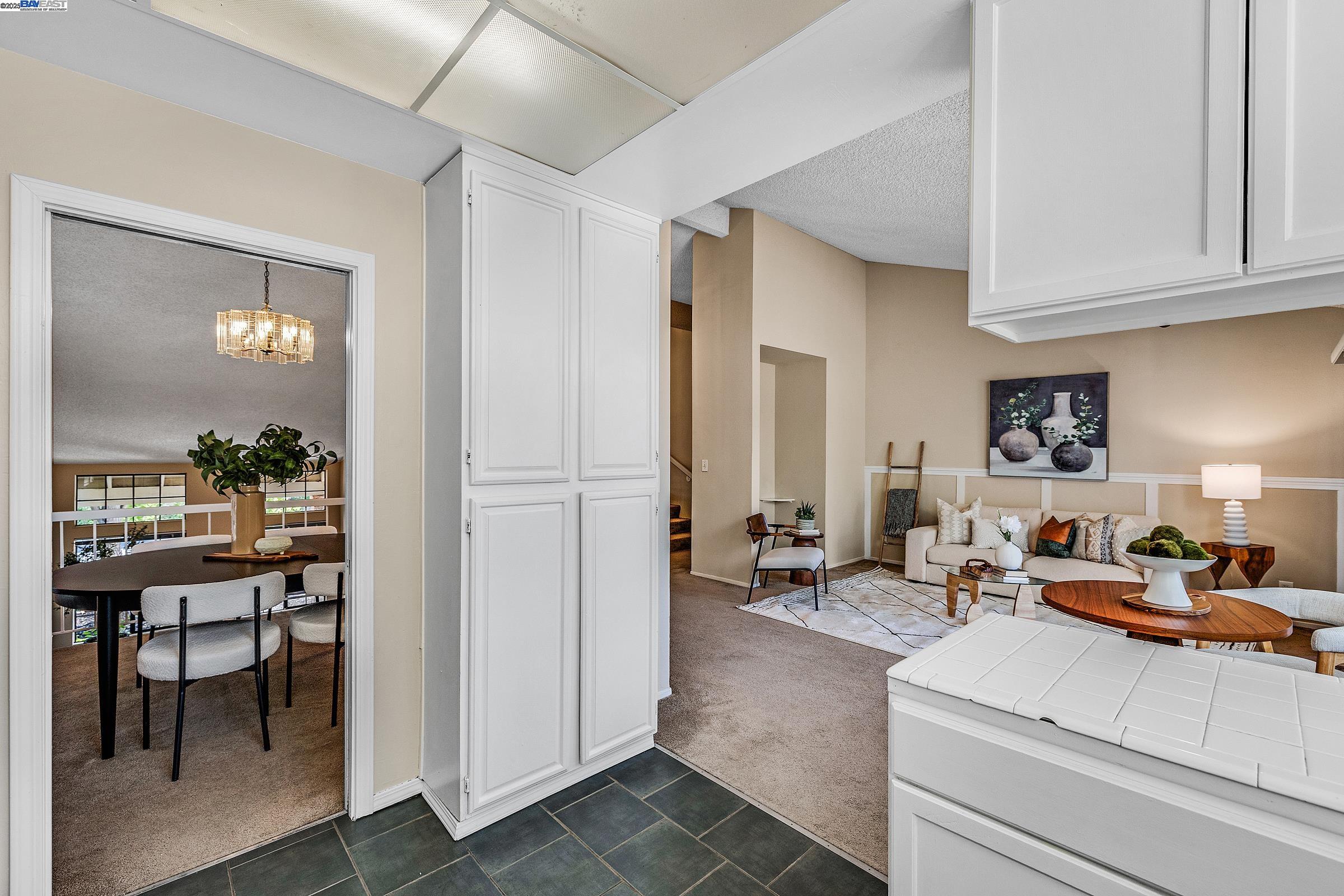 Detail Gallery Image 10 of 27 For 2555 Pine St, Martinez,  CA 94553 - 4 Beds | 2 Baths