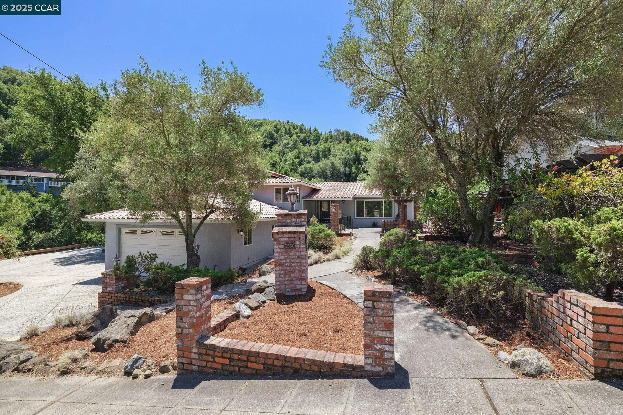 Detail Gallery Image 2 of 41 For 5550 Cold Water Drive, Castro Valley,  CA 94552 - 5 Beds | 3/1 Baths