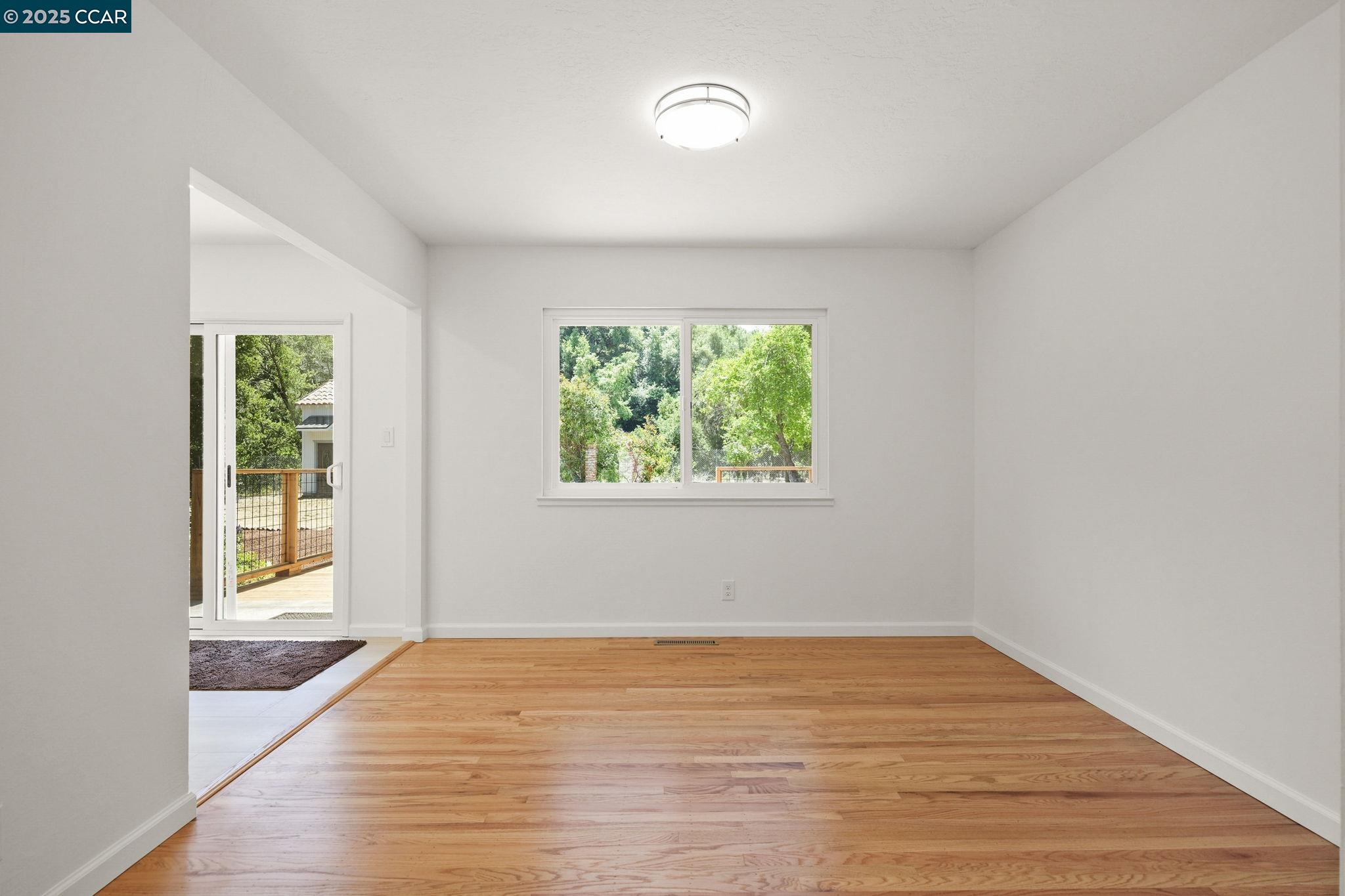 Detail Gallery Image 12 of 41 For 5550 Cold Water Drive, Castro Valley,  CA 94552 - 5 Beds | 3/1 Baths