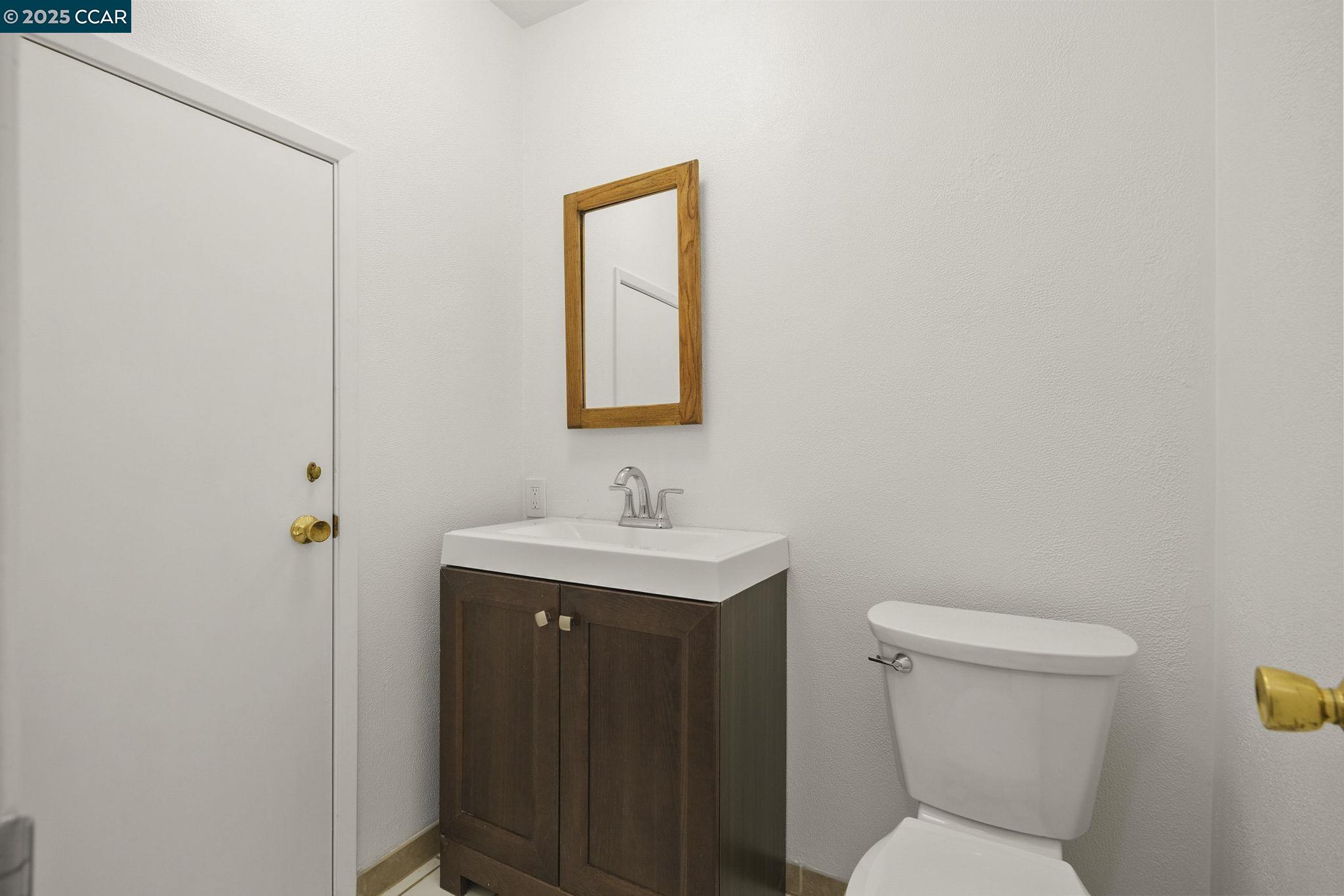 Detail Gallery Image 22 of 41 For 5550 Cold Water Drive, Castro Valley,  CA 94552 - 5 Beds | 3/1 Baths