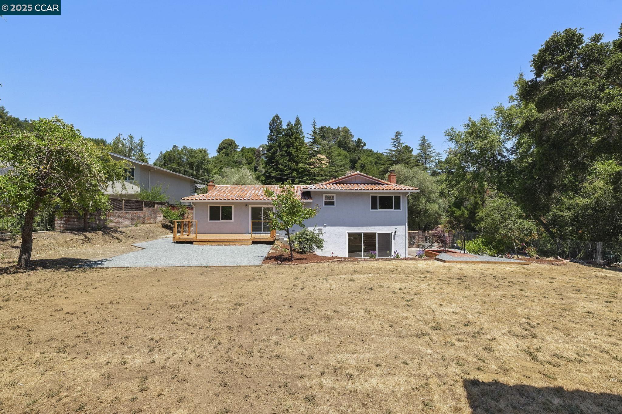 Detail Gallery Image 34 of 41 For 5550 Cold Water Drive, Castro Valley,  CA 94552 - 5 Beds | 3/1 Baths