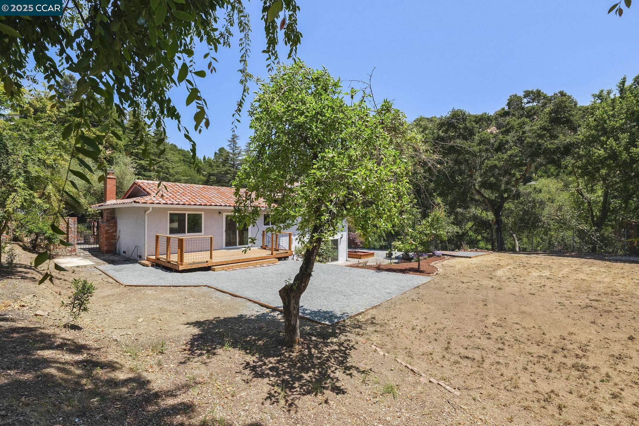 Detail Gallery Image 35 of 41 For 5550 Cold Water Drive, Castro Valley,  CA 94552 - 5 Beds | 3/1 Baths