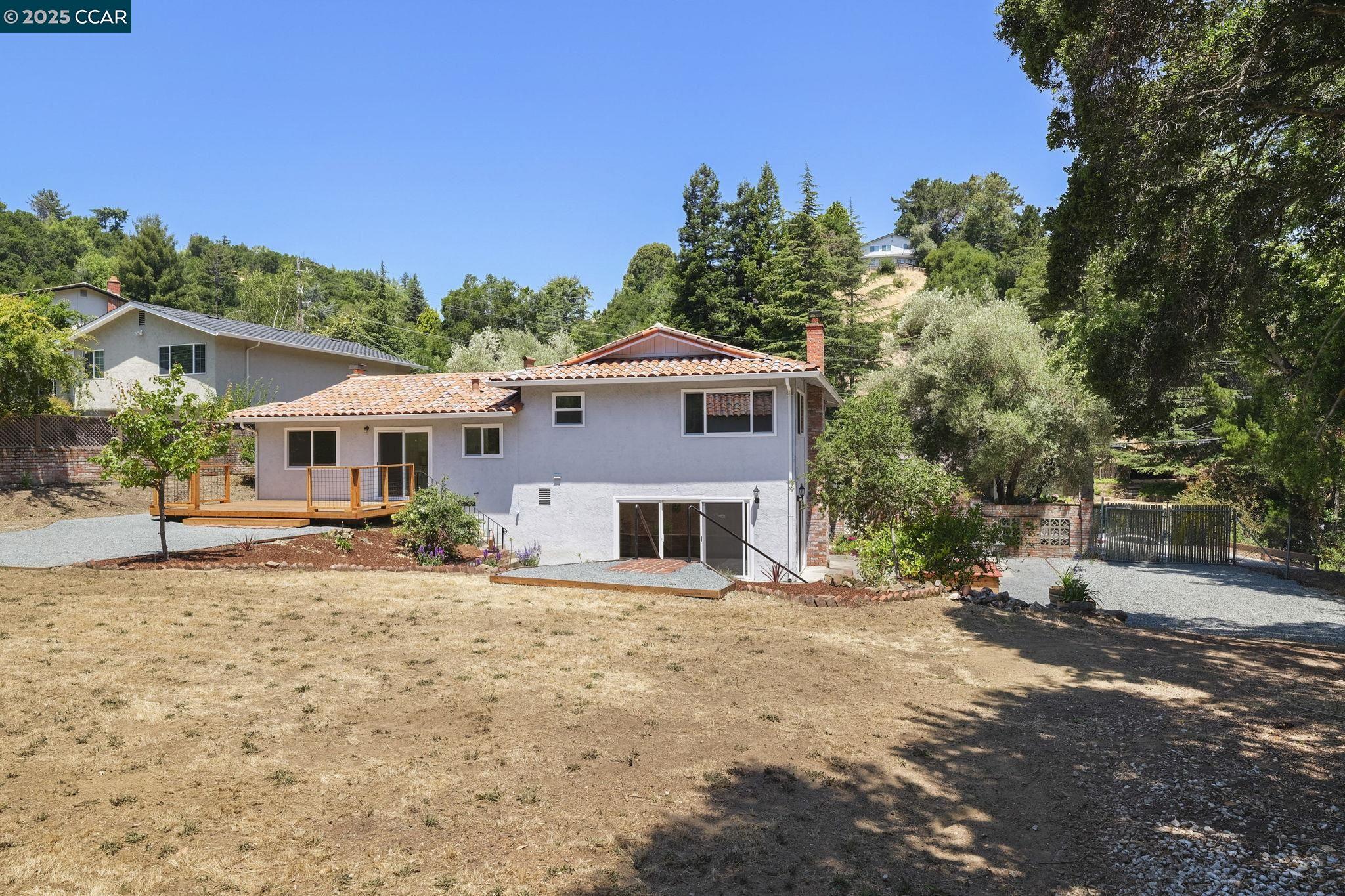 Detail Gallery Image 37 of 41 For 5550 Cold Water Drive, Castro Valley,  CA 94552 - 5 Beds | 3/1 Baths