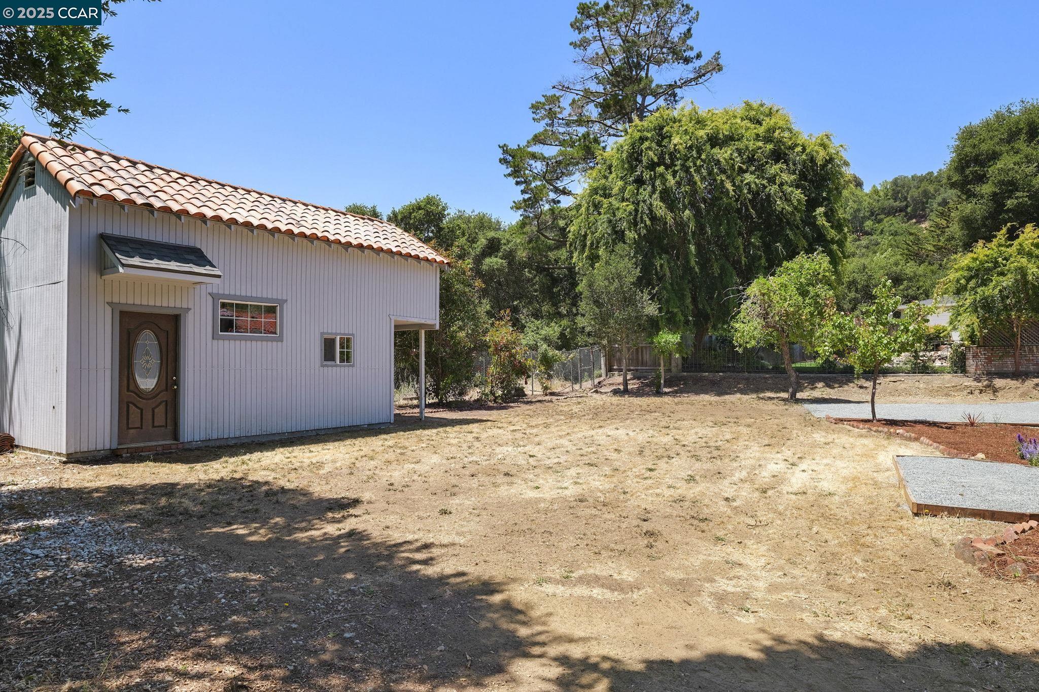 Detail Gallery Image 38 of 41 For 5550 Cold Water Drive, Castro Valley,  CA 94552 - 5 Beds | 3/1 Baths