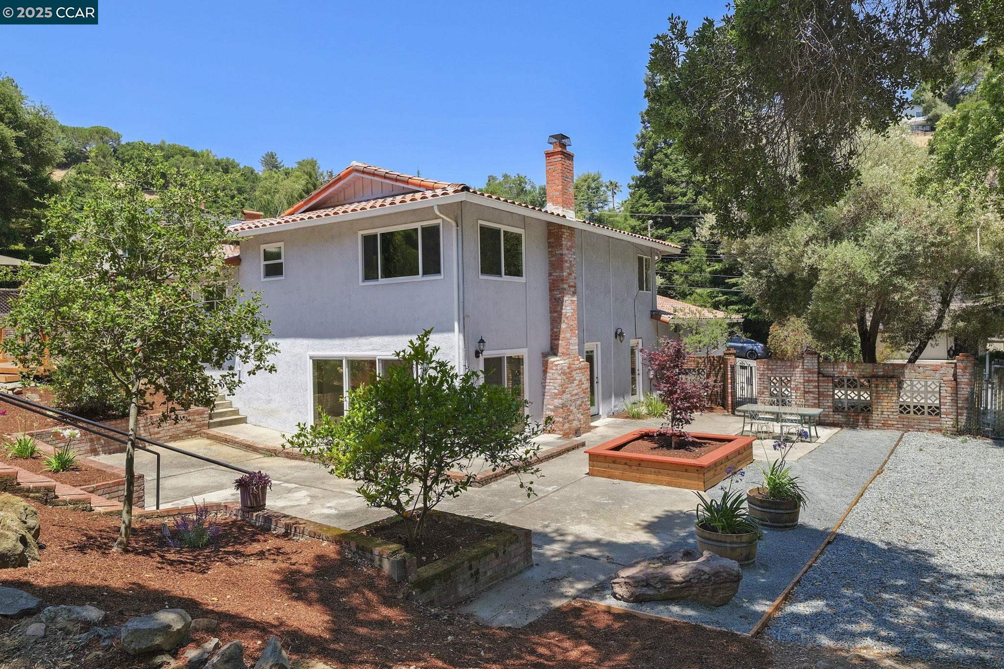 Detail Gallery Image 39 of 41 For 5550 Cold Water Drive, Castro Valley,  CA 94552 - 5 Beds | 3/1 Baths