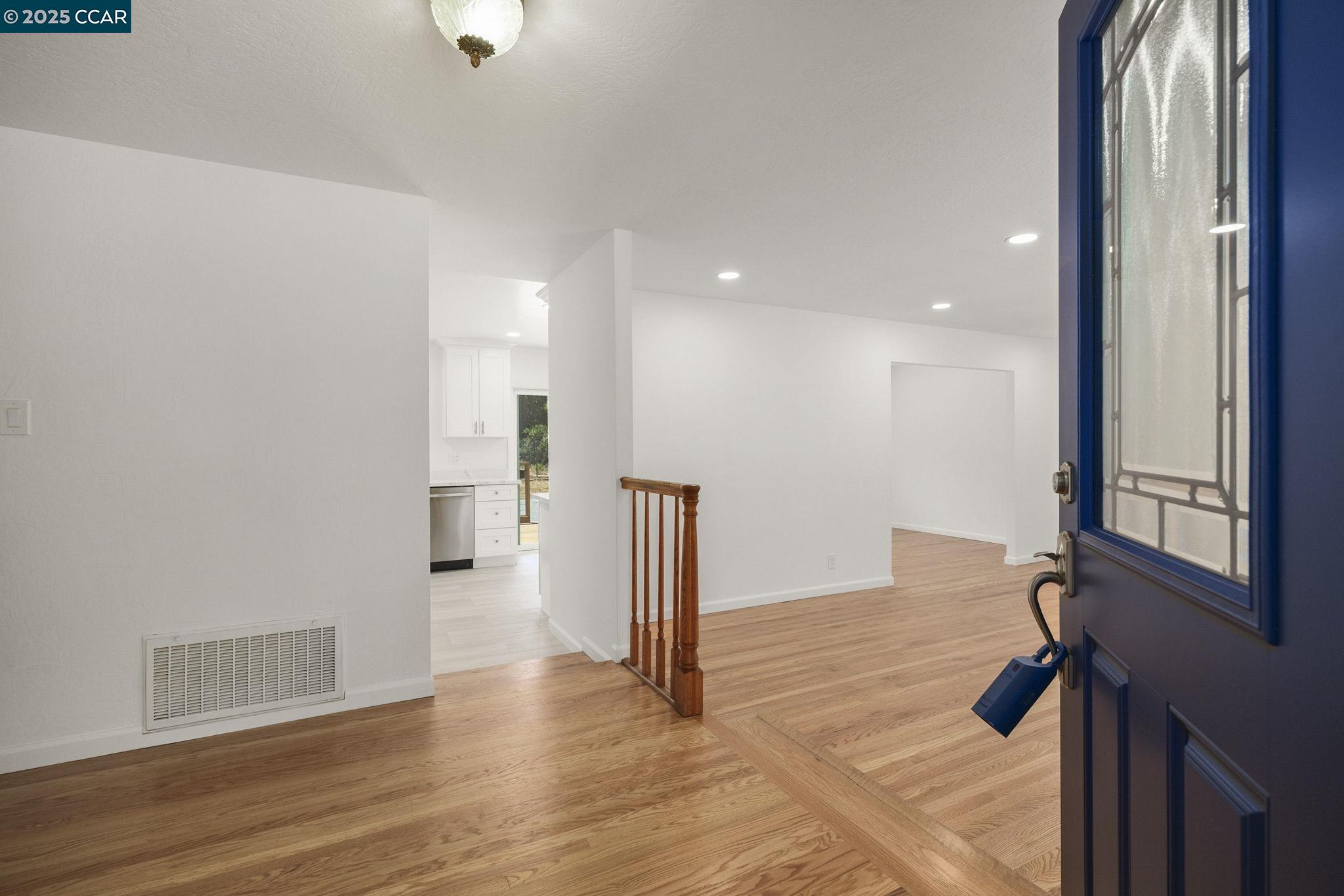 Detail Gallery Image 7 of 41 For 5550 Cold Water Drive, Castro Valley,  CA 94552 - 5 Beds | 3/1 Baths