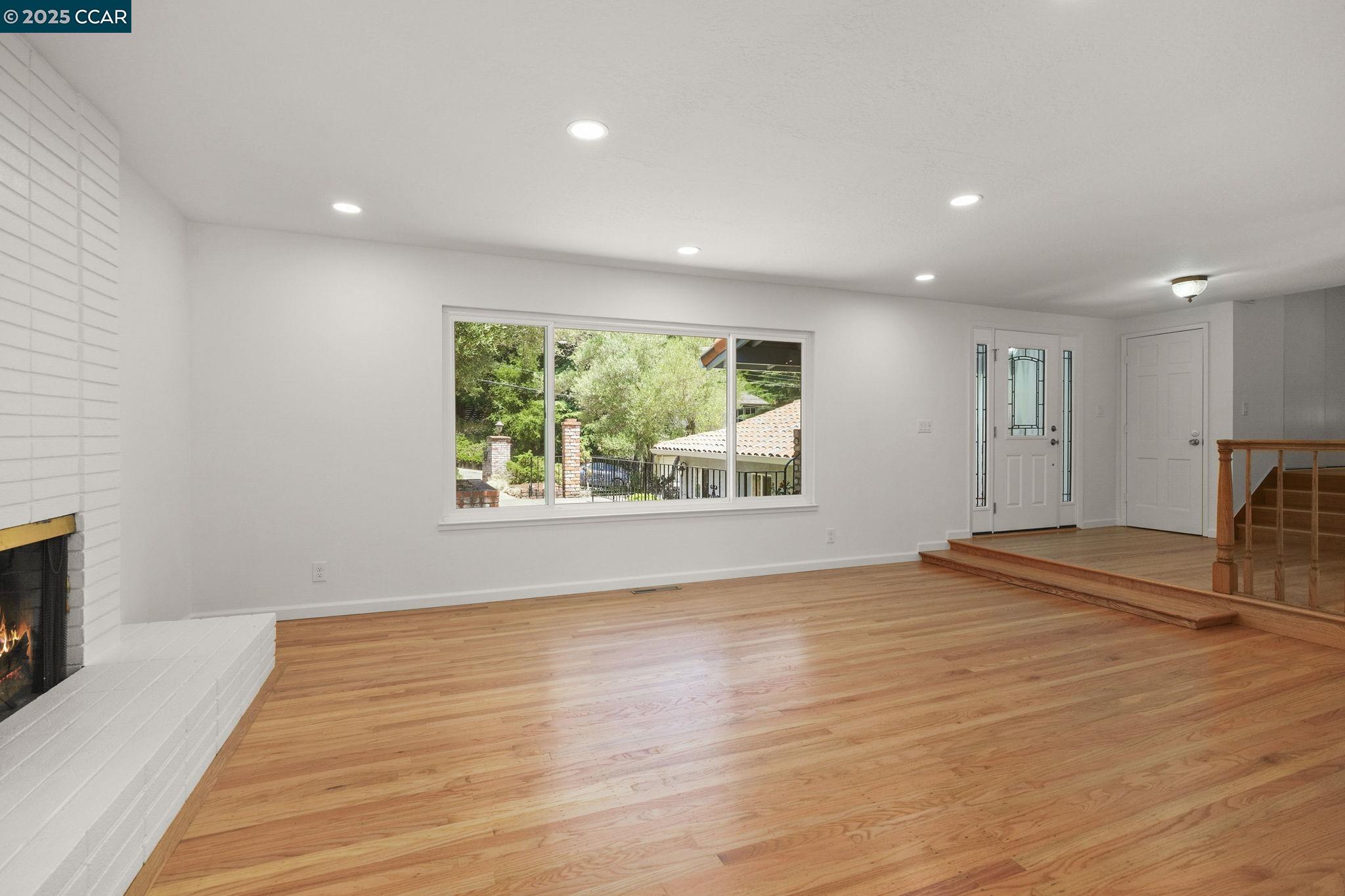 Detail Gallery Image 10 of 41 For 5550 Cold Water Drive, Castro Valley,  CA 94552 - 5 Beds | 3/1 Baths