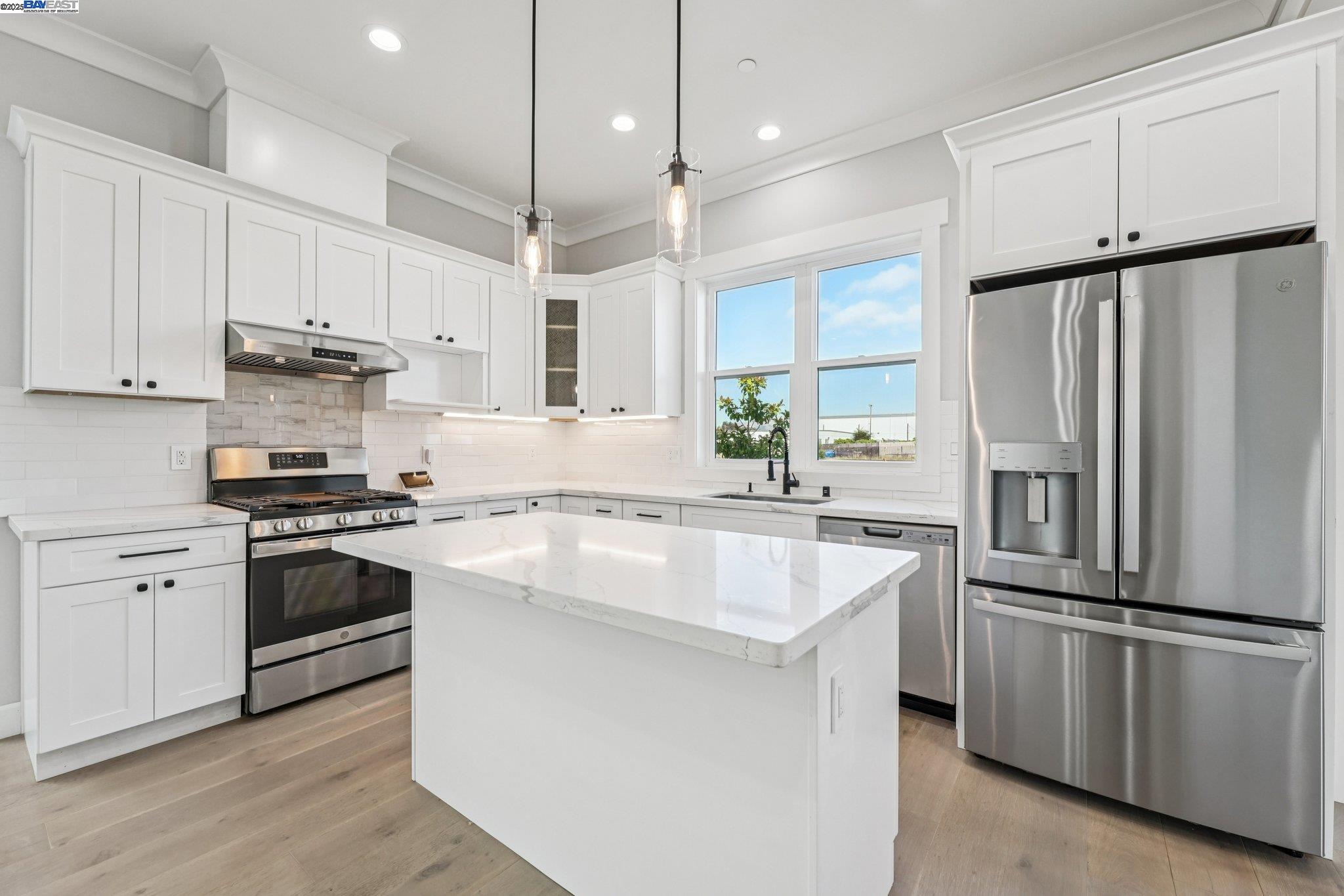 Detail Gallery Image 12 of 24 For 37282 Magnolia St, Newark,  CA 94560 - 4 Beds | 4/1 Baths