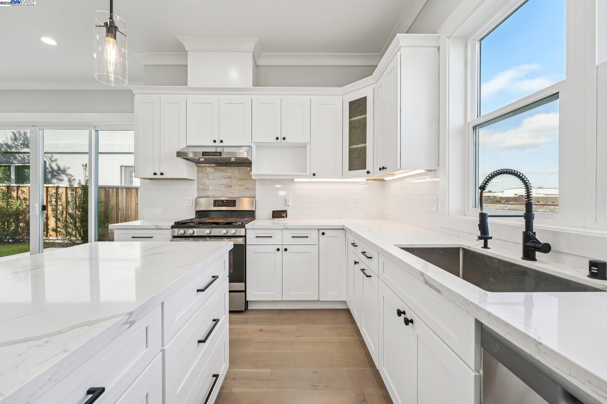 Detail Gallery Image 13 of 24 For 37282 Magnolia St, Newark,  CA 94560 - 4 Beds | 4/1 Baths