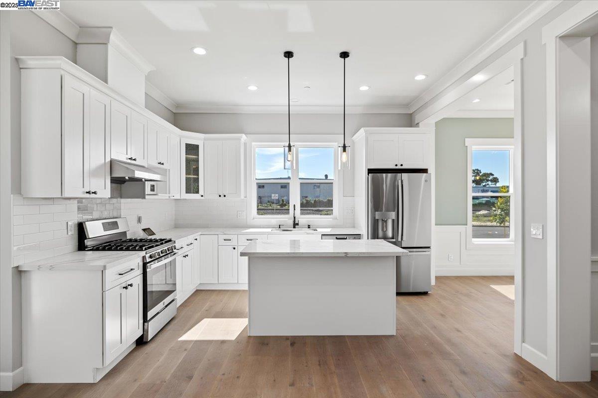 Detail Gallery Image 2 of 17 For 37282 Magnolia St, Newark,  CA 94560 - 4 Beds | 4/1 Baths