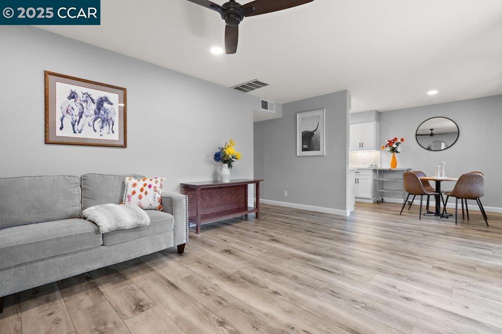Detail Gallery Image 11 of 31 For 825 Oak Grove Rd #29,  Concord,  CA 94518 - 2 Beds | 1 Baths
