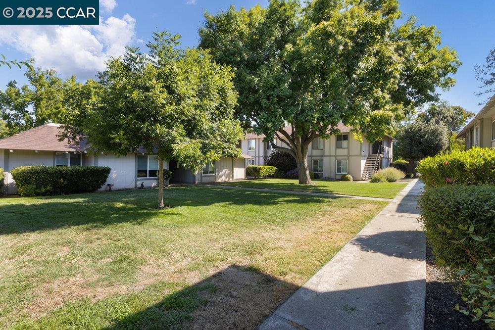 Detail Gallery Image 25 of 31 For 825 Oak Grove Rd #29,  Concord,  CA 94518 - 2 Beds | 1 Baths