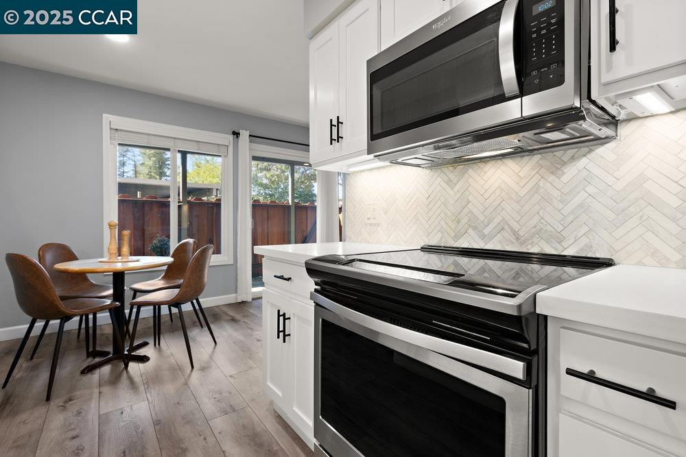 Detail Gallery Image 6 of 31 For 825 Oak Grove Rd #29,  Concord,  CA 94518 - 2 Beds | 1 Baths