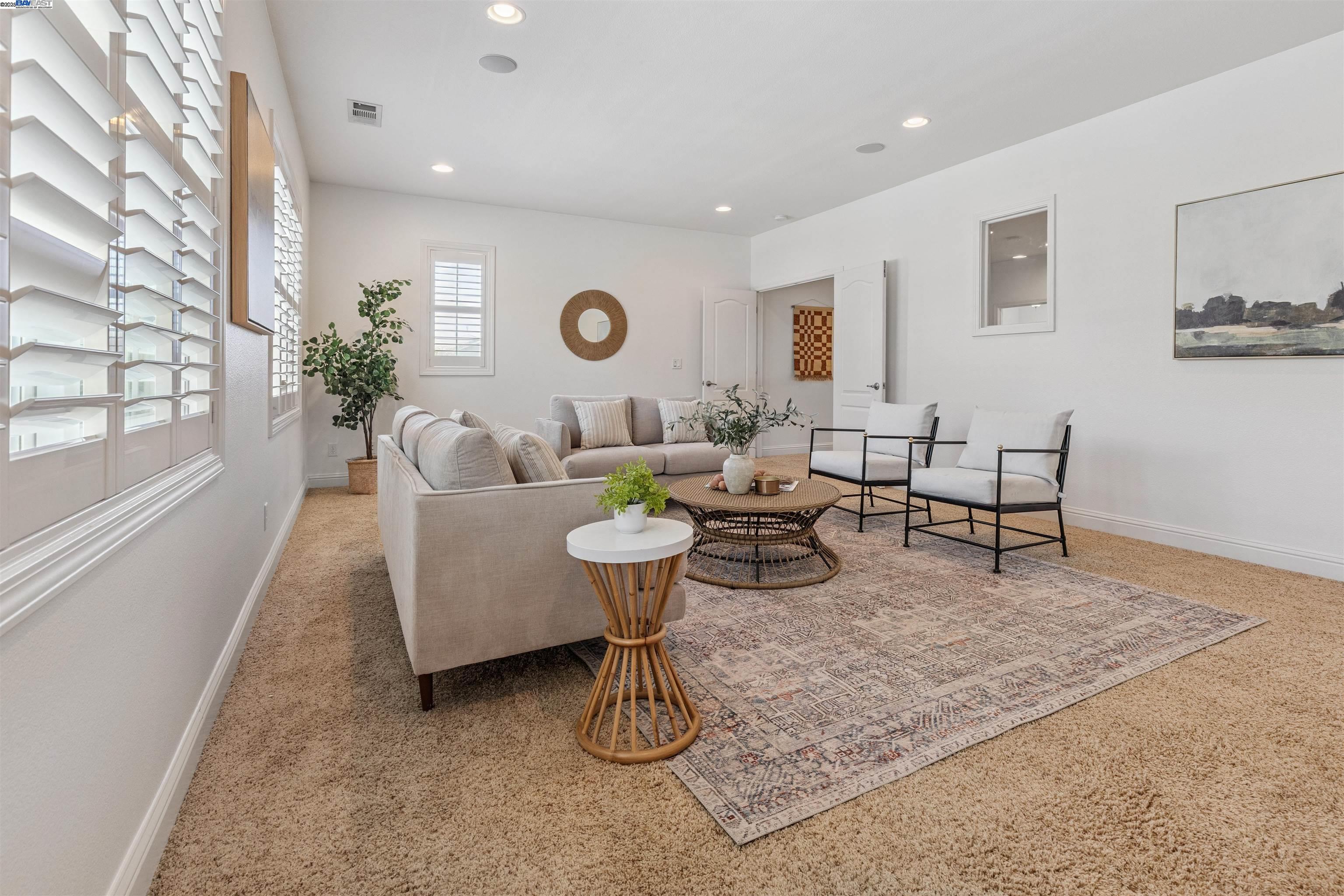 Detail Gallery Image 13 of 51 For 2114 Ranch View Dr, Rocklin,  CA 95765 - 5 Beds | 3 Baths