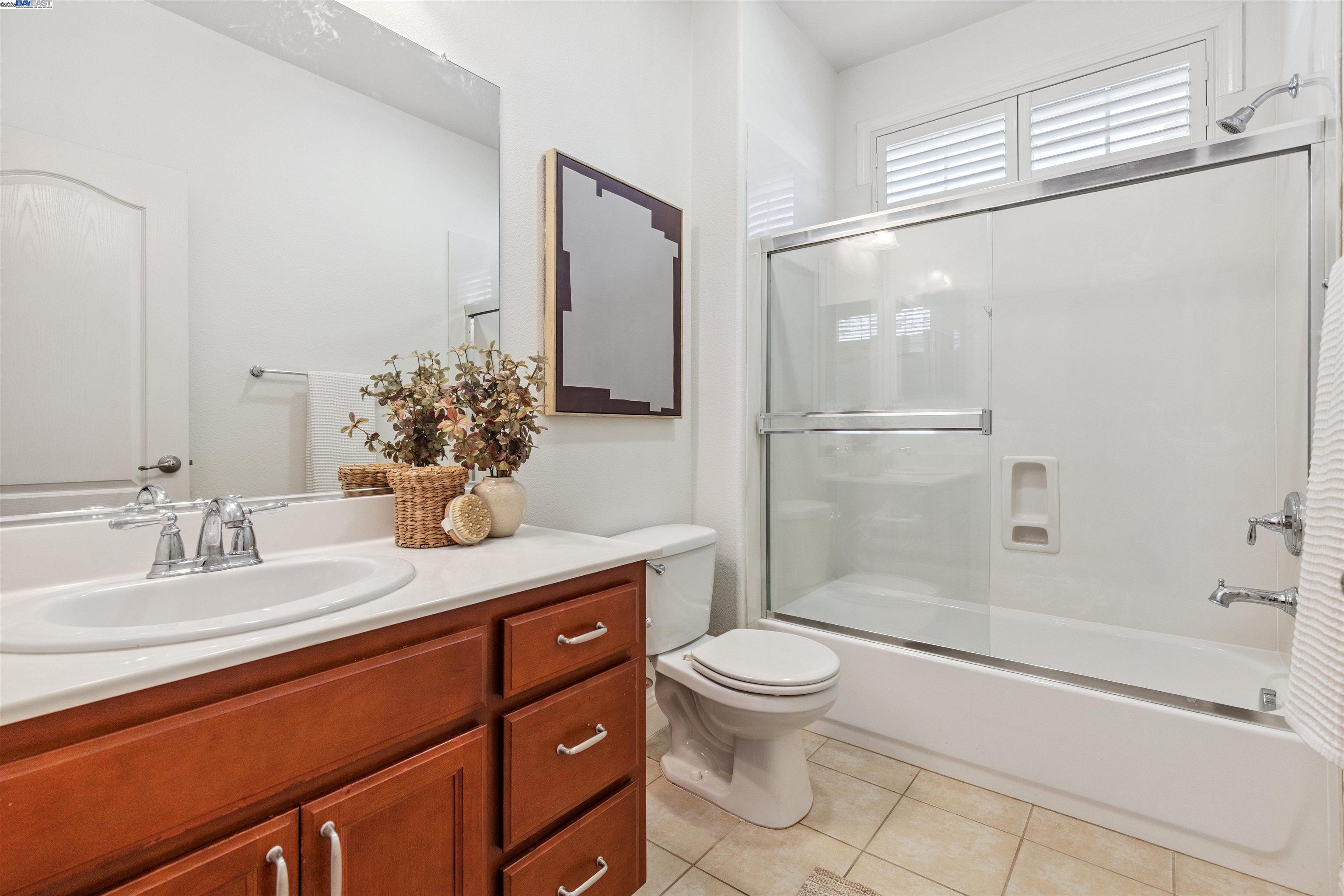 Detail Gallery Image 23 of 51 For 2114 Ranch View Dr, Rocklin,  CA 95765 - 5 Beds | 3 Baths