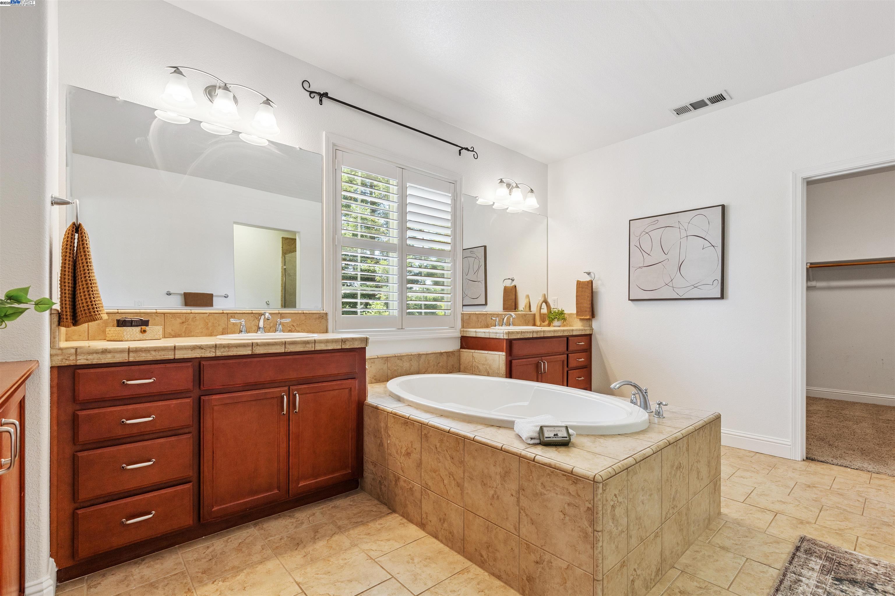 Detail Gallery Image 26 of 51 For 2114 Ranch View Dr, Rocklin,  CA 95765 - 5 Beds | 3 Baths