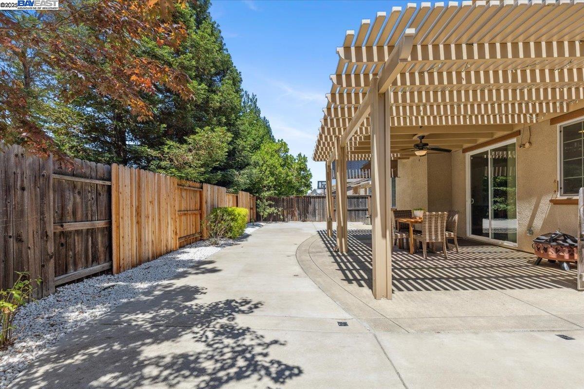 Detail Gallery Image 35 of 51 For 2114 Ranch View Dr, Rocklin,  CA 95765 - 5 Beds | 3 Baths