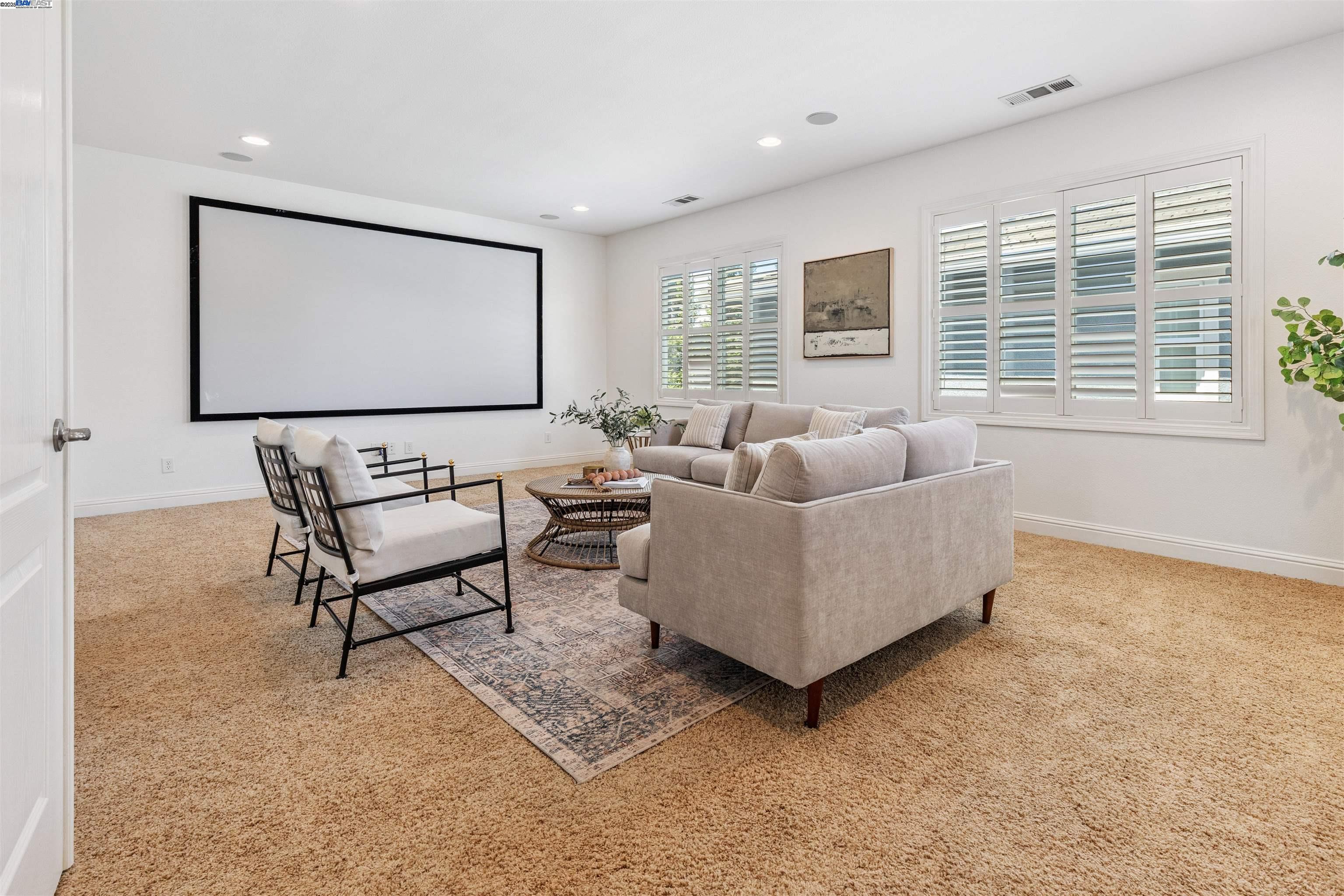 Detail Gallery Image 6 of 51 For 2114 Ranch View Dr, Rocklin,  CA 95765 - 5 Beds | 3 Baths