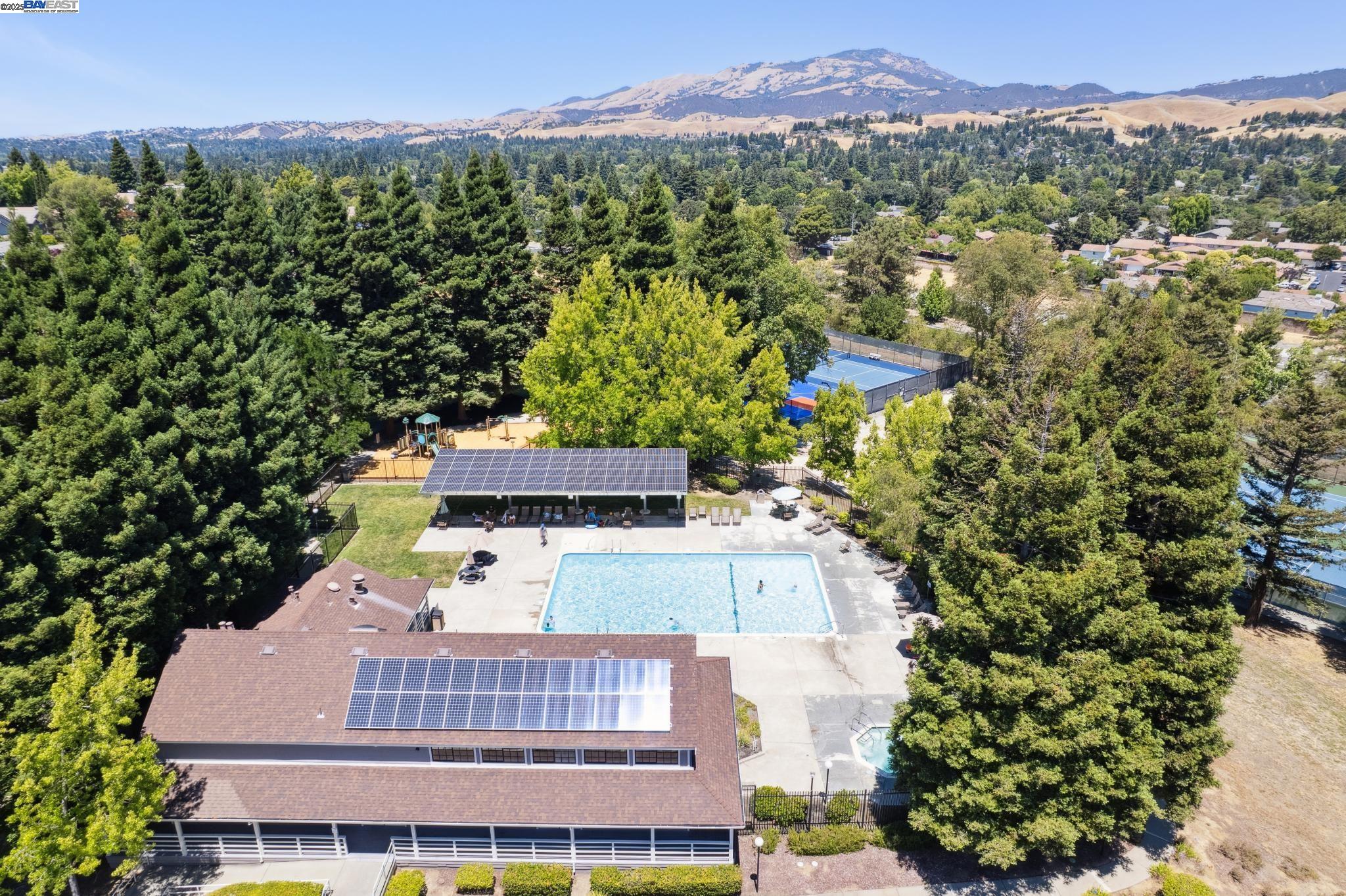 Detail Gallery Image 45 of 46 For 40 Silktree Ct, Danville,  CA 94526 - 3 Beds | 2/1 Baths