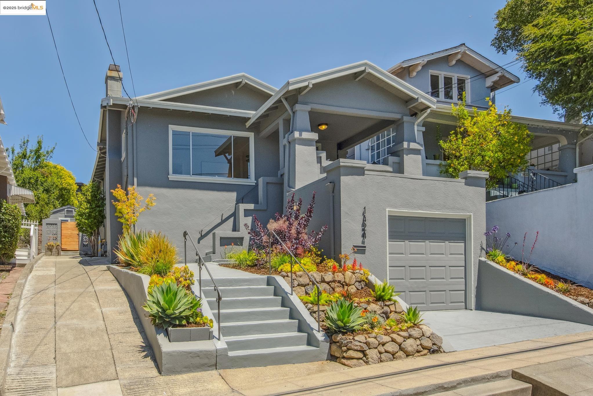 Detail Gallery Image 3 of 53 For 1424 Wellington St, Oakland,  CA 94602 - 3 Beds | 2 Baths