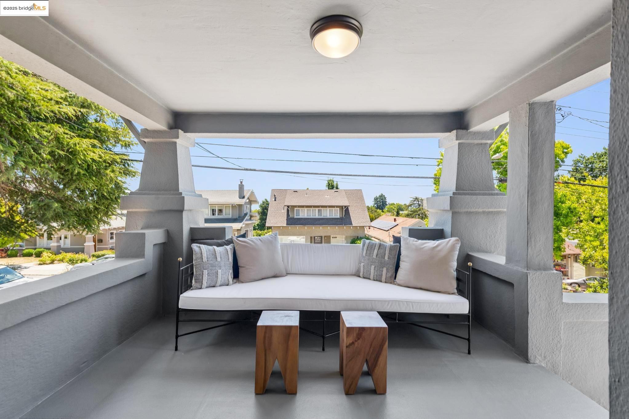 Detail Gallery Image 4 of 53 For 1424 Wellington St, Oakland,  CA 94602 - 3 Beds | 2 Baths