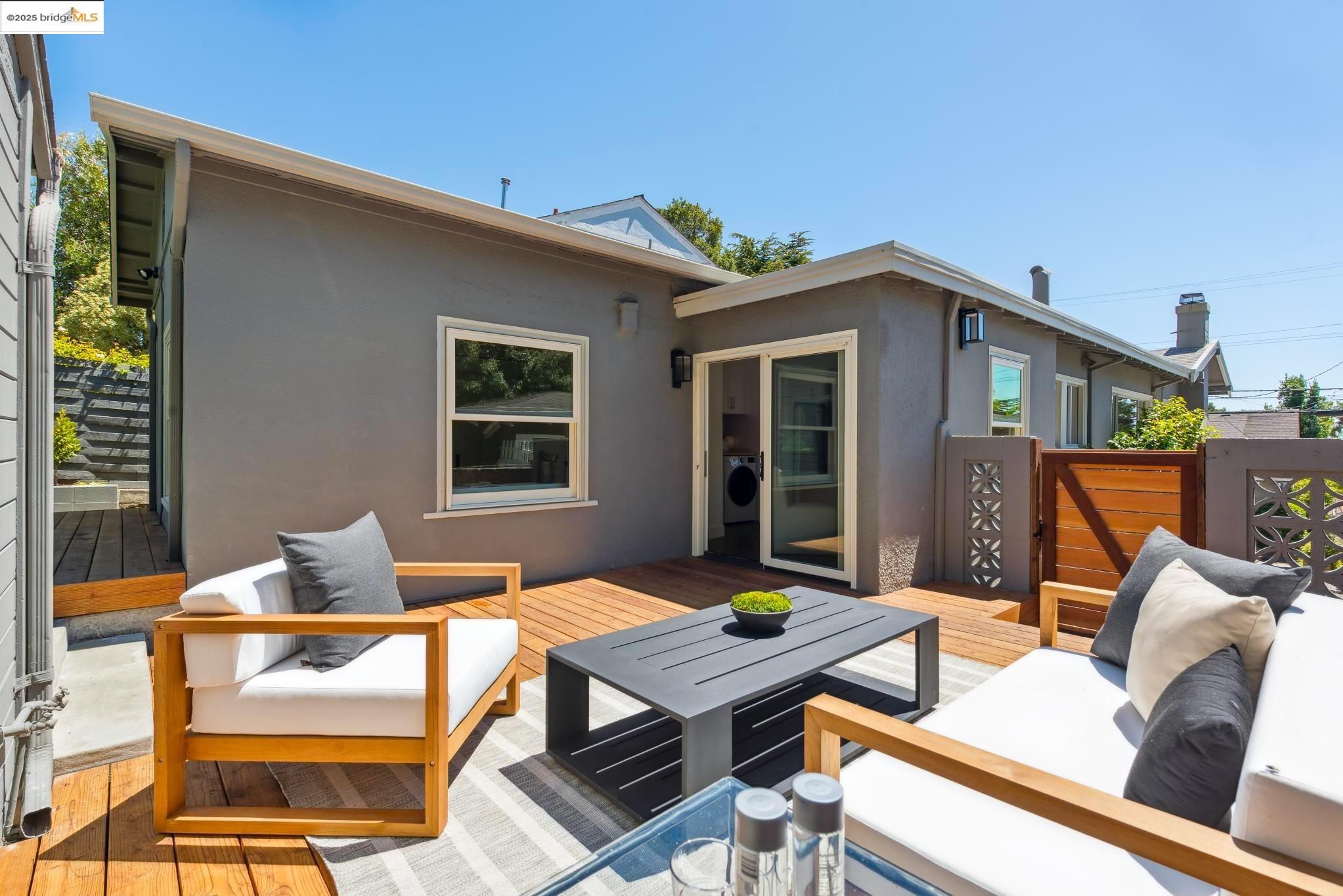 Detail Gallery Image 45 of 53 For 1424 Wellington St, Oakland,  CA 94602 - 3 Beds | 2 Baths
