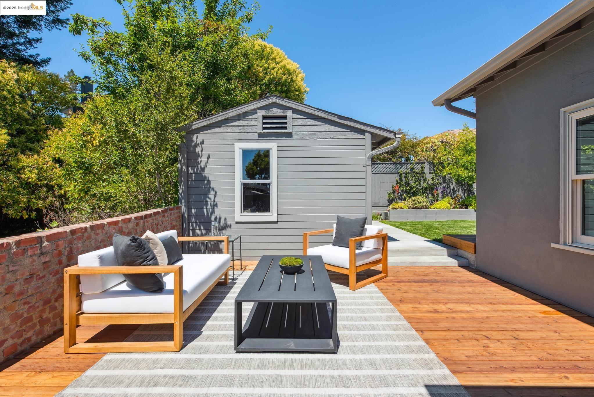 Detail Gallery Image 46 of 53 For 1424 Wellington St, Oakland,  CA 94602 - 3 Beds | 2 Baths