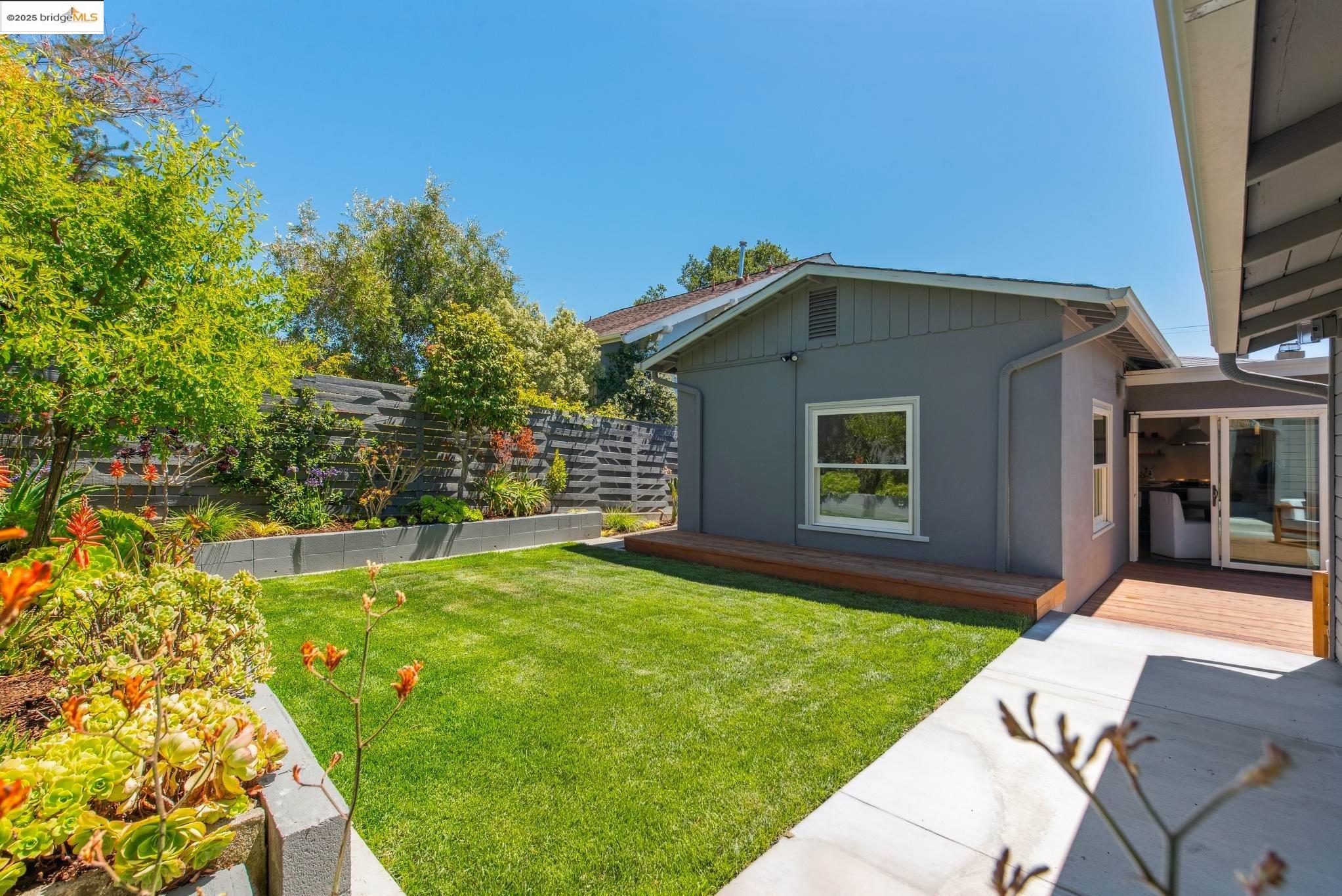 Detail Gallery Image 47 of 53 For 1424 Wellington St, Oakland,  CA 94602 - 3 Beds | 2 Baths