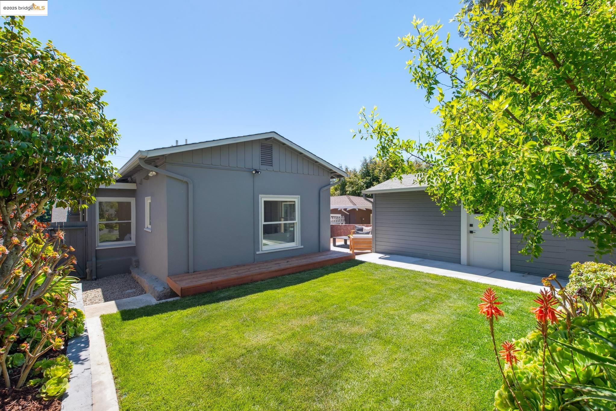 Detail Gallery Image 49 of 53 For 1424 Wellington St, Oakland,  CA 94602 - 3 Beds | 2 Baths