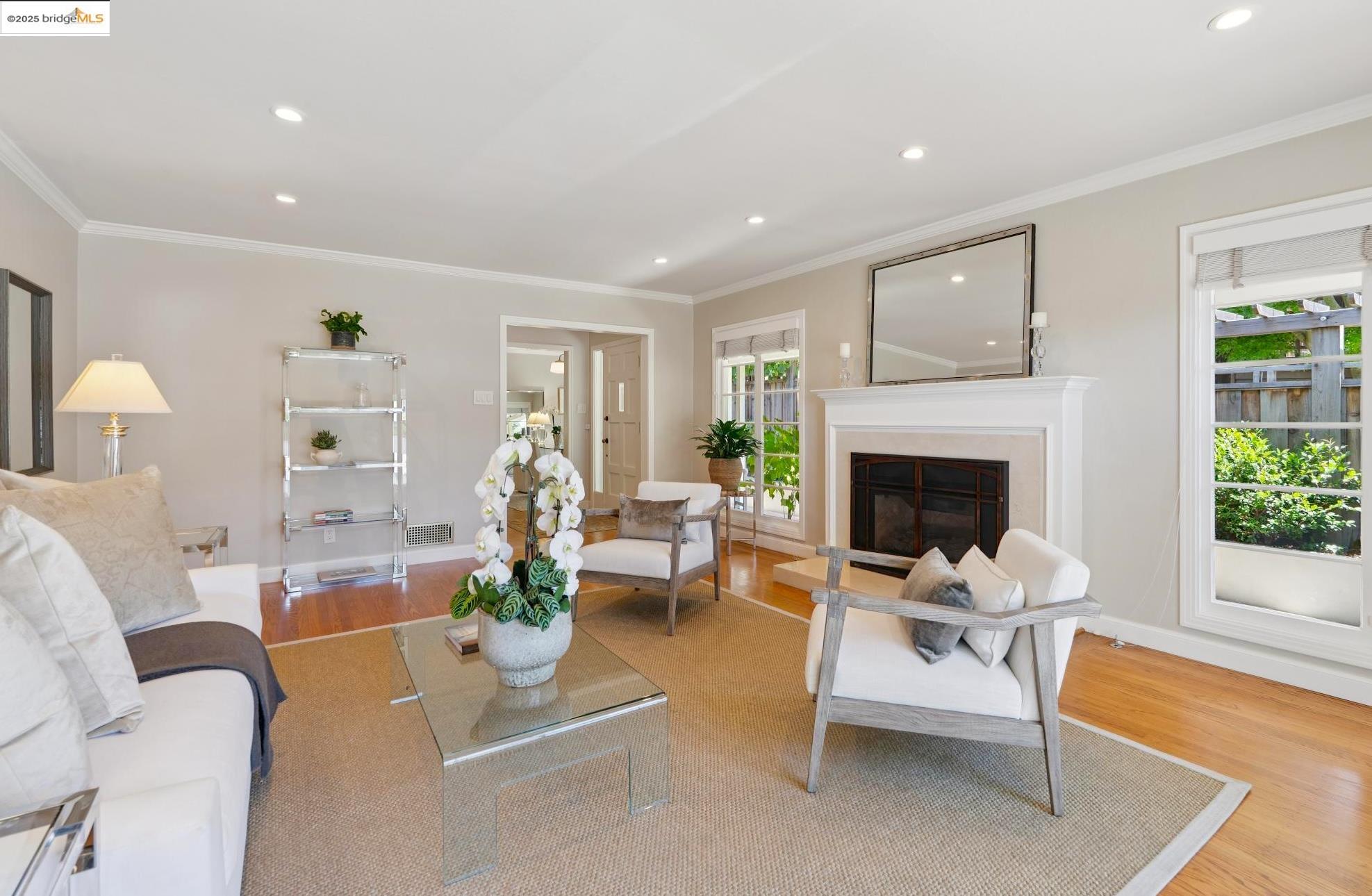 Detail Gallery Image 12 of 49 For 917 Regal Rd, Berkeley,  CA 94708 - 3 Beds | 2/1 Baths