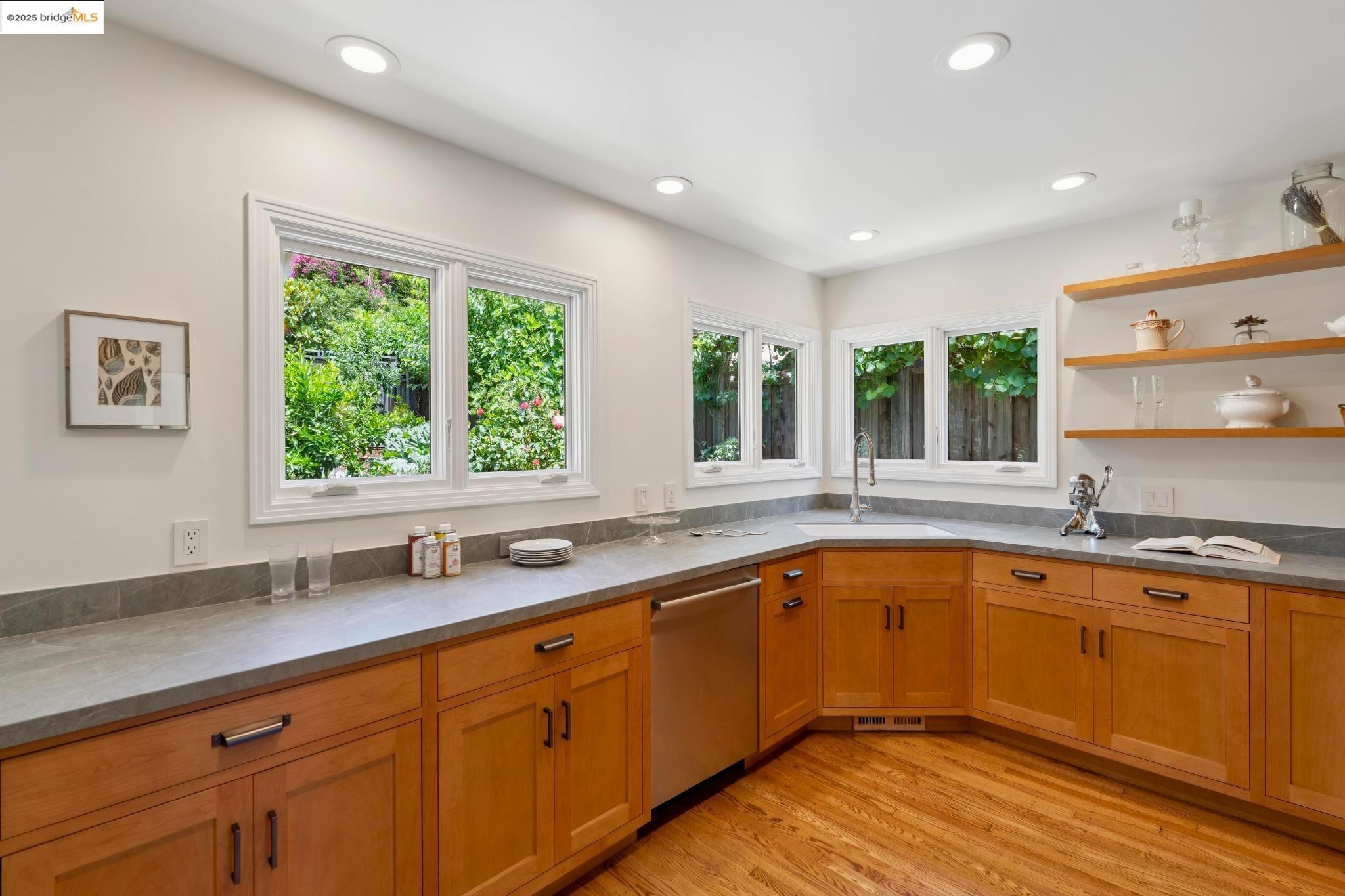 Detail Gallery Image 18 of 49 For 917 Regal Rd, Berkeley,  CA 94708 - 3 Beds | 2/1 Baths