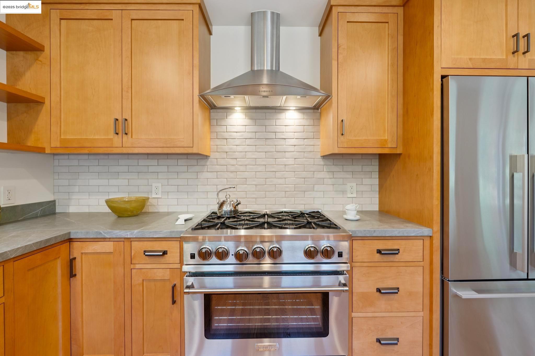 Detail Gallery Image 19 of 49 For 917 Regal Rd, Berkeley,  CA 94708 - 3 Beds | 2/1 Baths