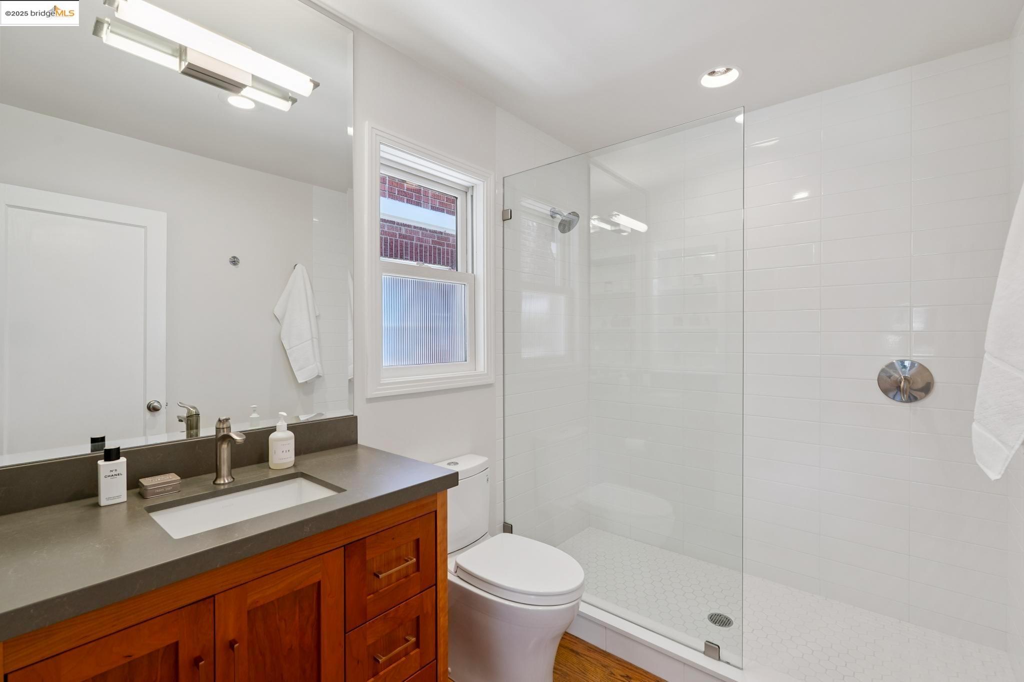 Detail Gallery Image 30 of 49 For 917 Regal Rd, Berkeley,  CA 94708 - 3 Beds | 2/1 Baths