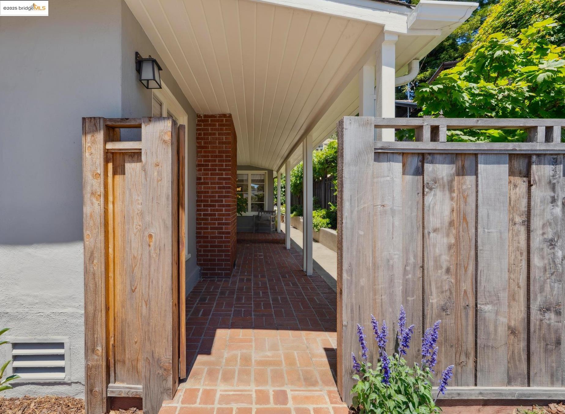 Detail Gallery Image 4 of 49 For 917 Regal Rd, Berkeley,  CA 94708 - 3 Beds | 2/1 Baths