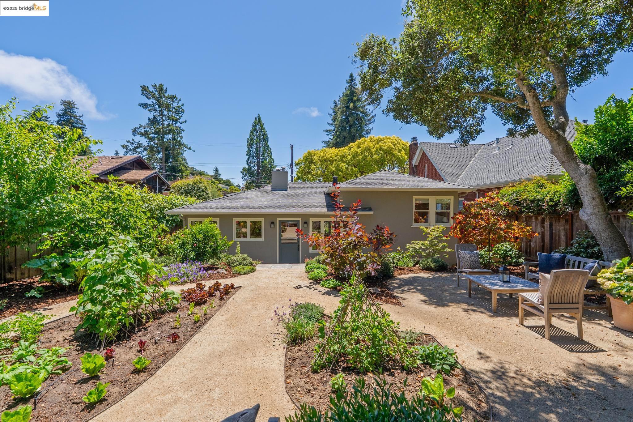 Detail Gallery Image 39 of 49 For 917 Regal Rd, Berkeley,  CA 94708 - 3 Beds | 2/1 Baths