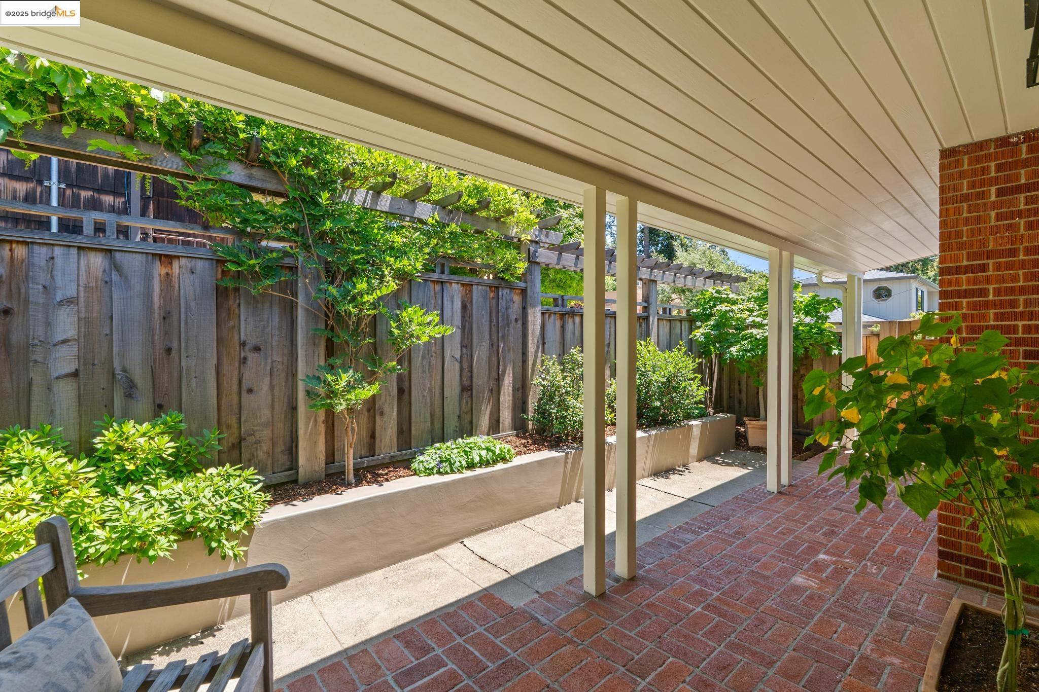 Detail Gallery Image 5 of 49 For 917 Regal Rd, Berkeley,  CA 94708 - 3 Beds | 2/1 Baths