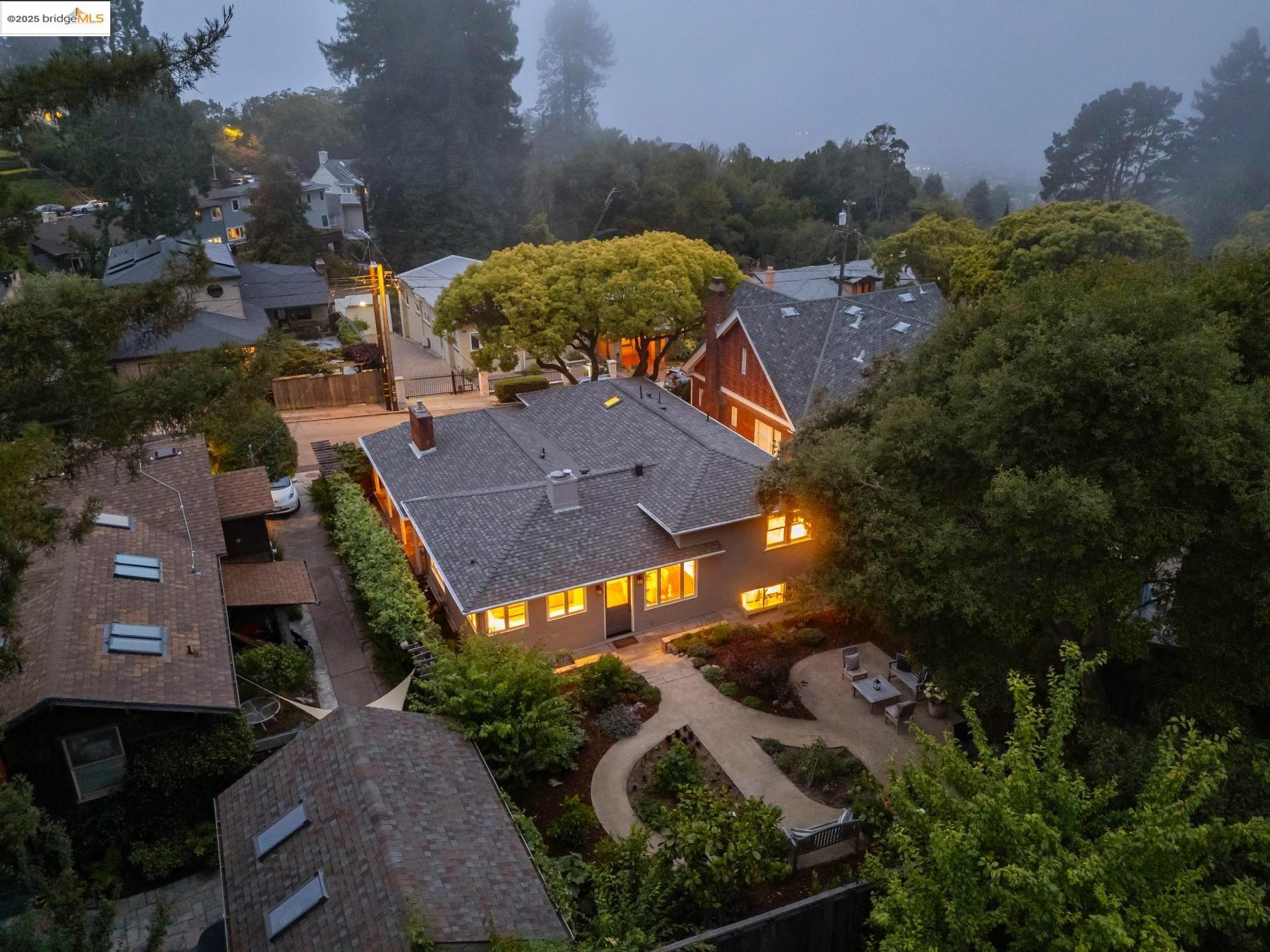 Detail Gallery Image 46 of 49 For 917 Regal Rd, Berkeley,  CA 94708 - 3 Beds | 2/1 Baths
