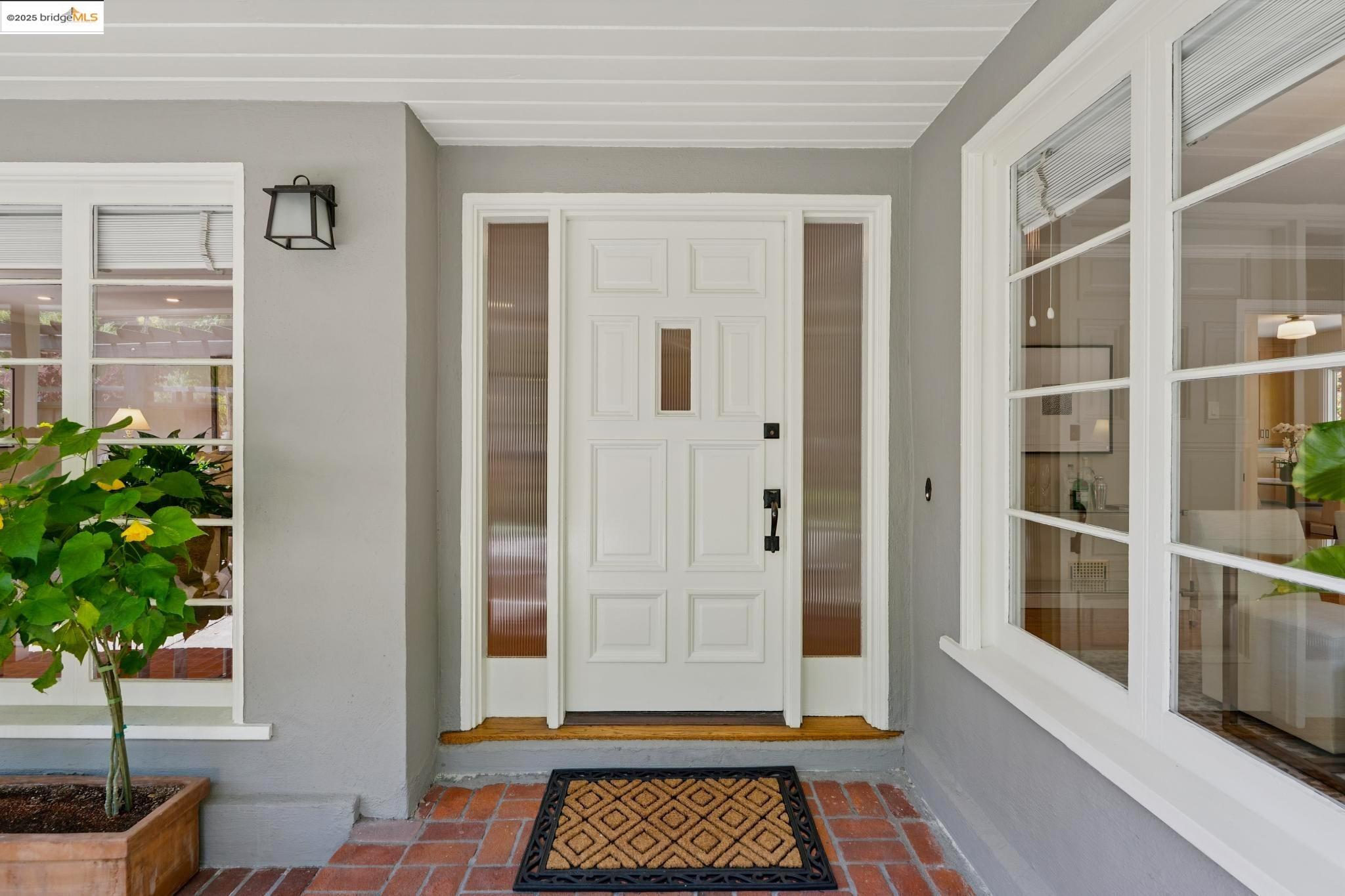 Detail Gallery Image 7 of 49 For 917 Regal Rd, Berkeley,  CA 94708 - 3 Beds | 2/1 Baths
