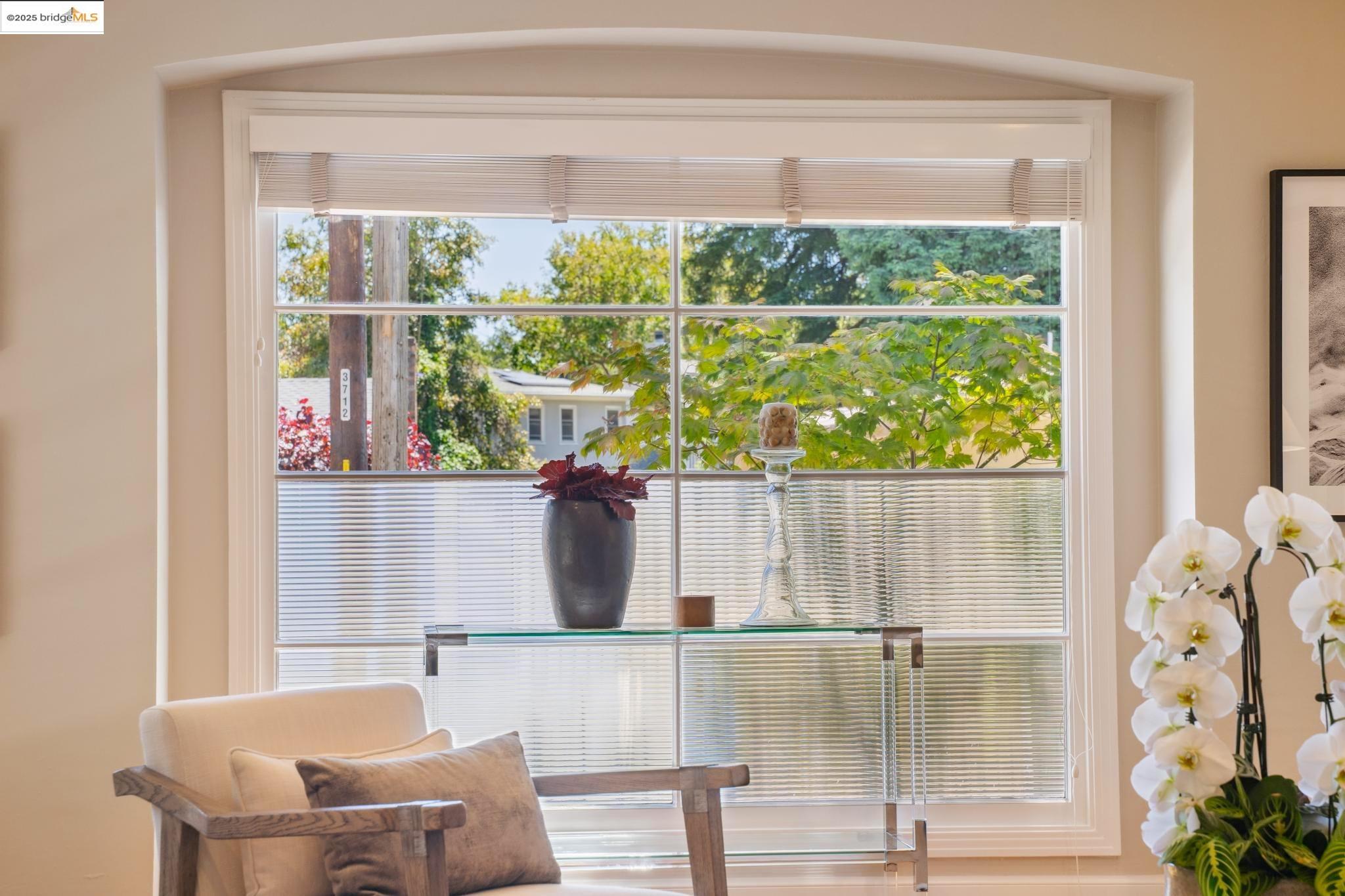 Detail Gallery Image 9 of 49 For 917 Regal Rd, Berkeley,  CA 94708 - 3 Beds | 2/1 Baths