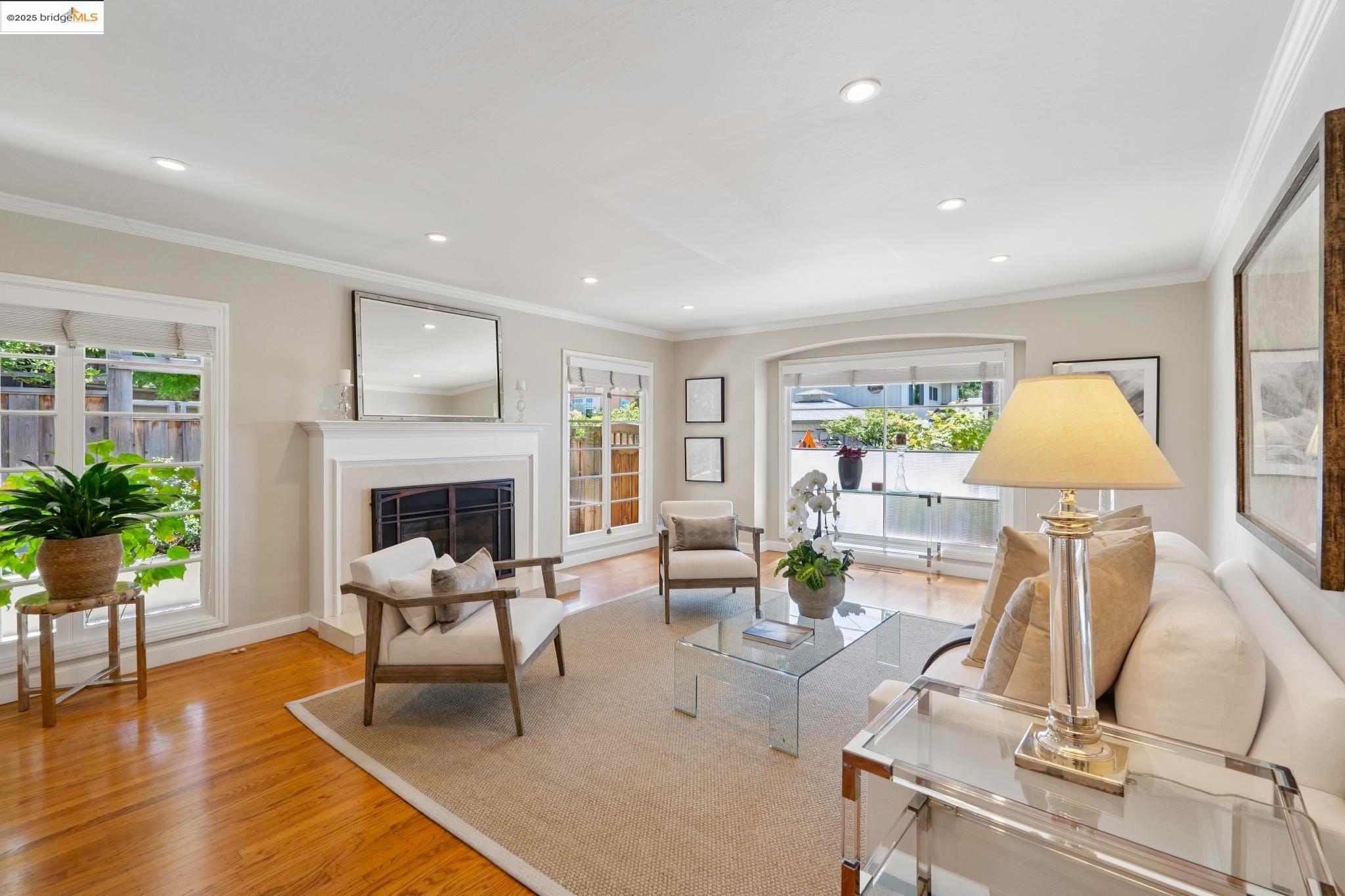 Detail Gallery Image 10 of 49 For 917 Regal Rd, Berkeley,  CA 94708 - 3 Beds | 2/1 Baths