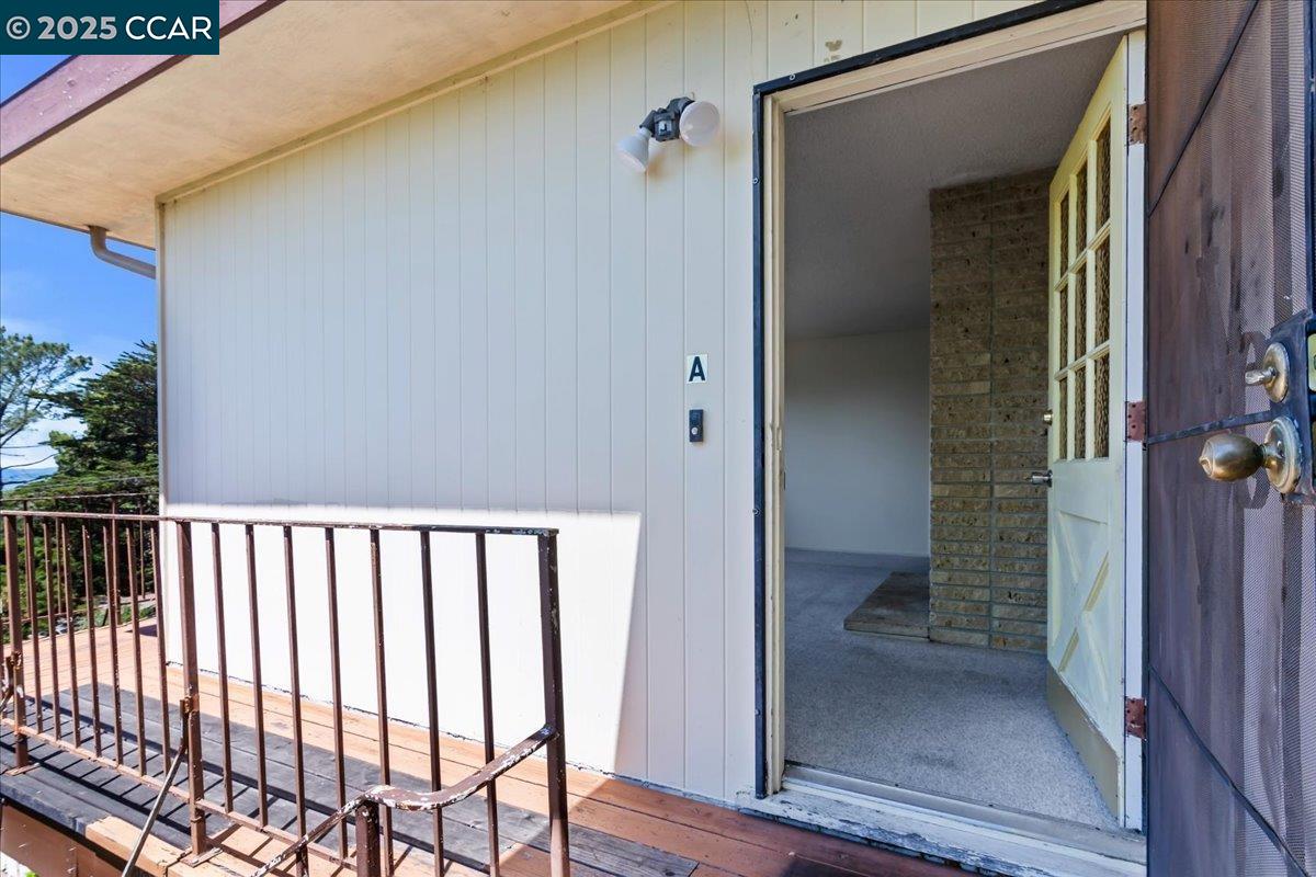 Detail Gallery Image 3 of 46 For 51 Rincon Rd, Kensington,  CA 94707 - – Beds | – Baths