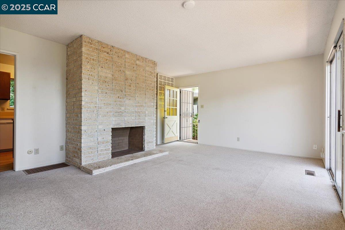Detail Gallery Image 4 of 46 For 51 Rincon Rd, Kensington,  CA 94707 - – Beds | – Baths