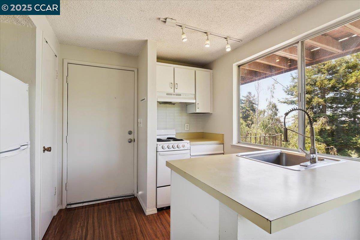 Detail Gallery Image 31 of 46 For 51 Rincon Rd, Kensington,  CA 94707 - – Beds | – Baths