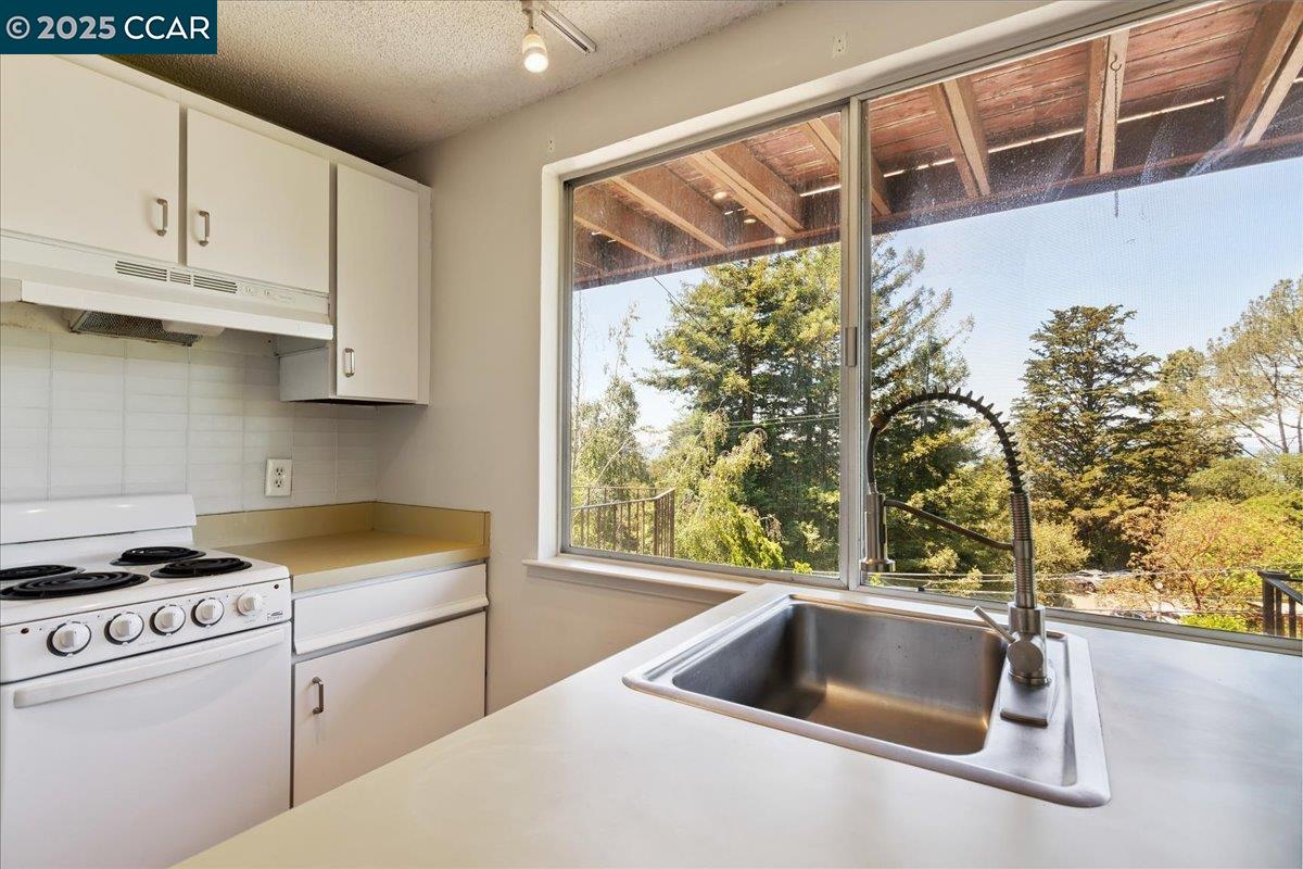 Detail Gallery Image 32 of 46 For 51 Rincon Rd, Kensington,  CA 94707 - – Beds | – Baths
