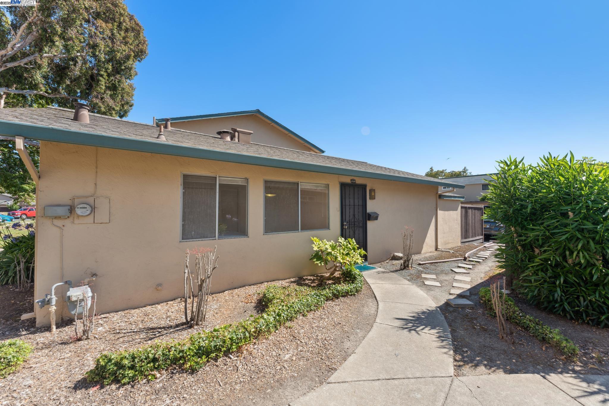 MLS: 41104494 Condo For Sale