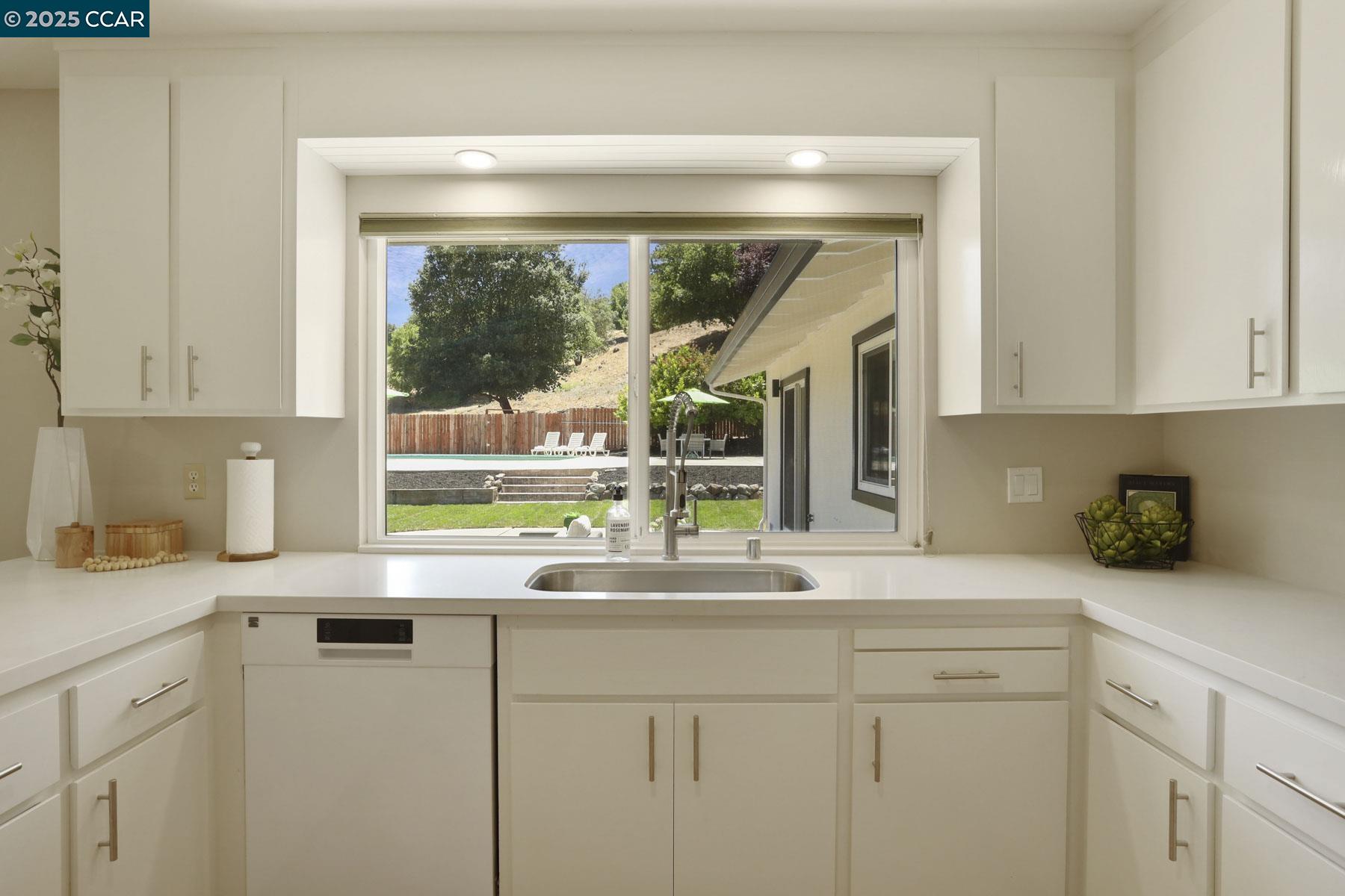Detail Gallery Image 17 of 58 For 15 Ashbrook Place, Moraga,  CA 94556 - 4 Beds | 2/1 Baths
