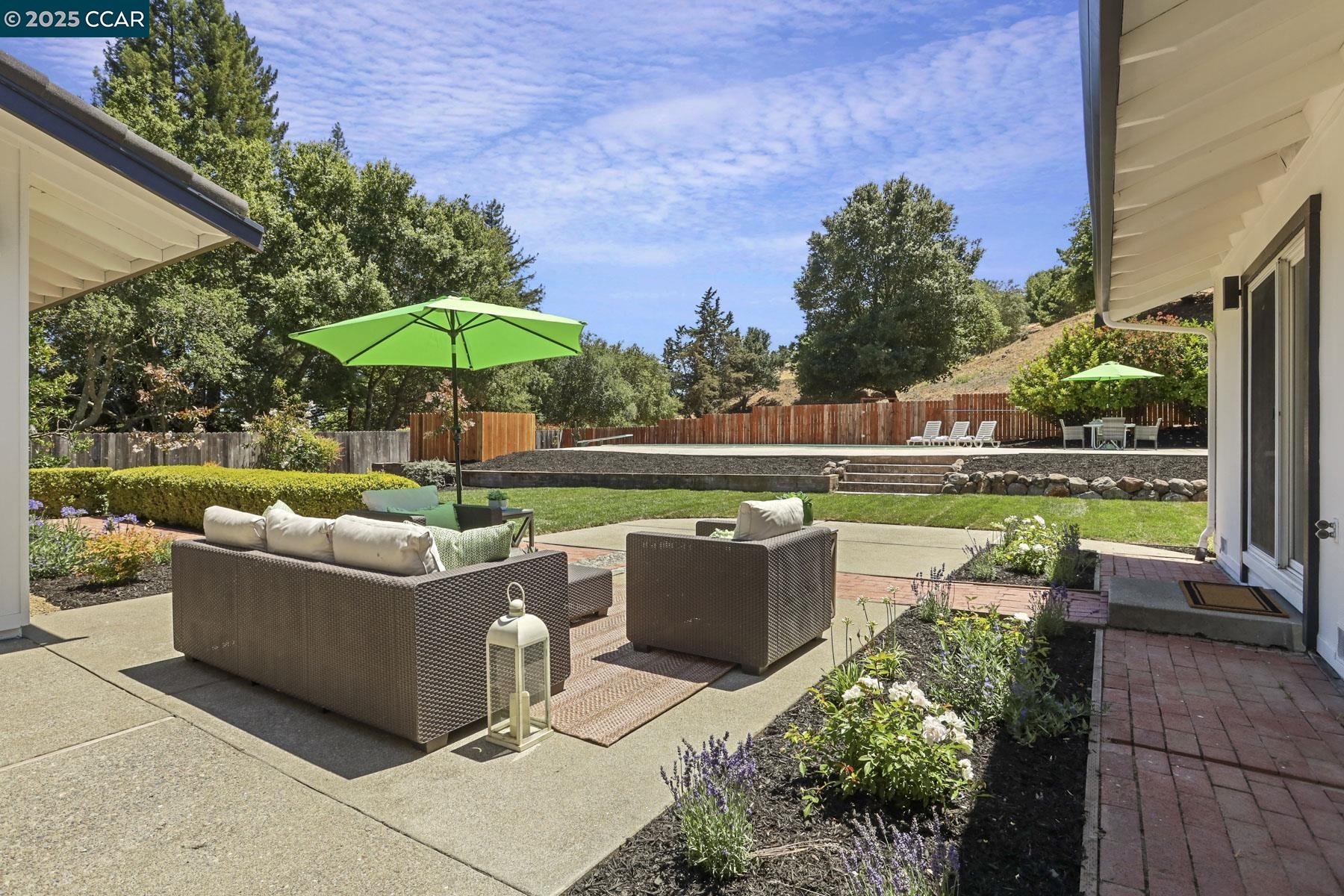 Detail Gallery Image 3 of 58 For 15 Ashbrook Place, Moraga,  CA 94556 - 4 Beds | 2/1 Baths