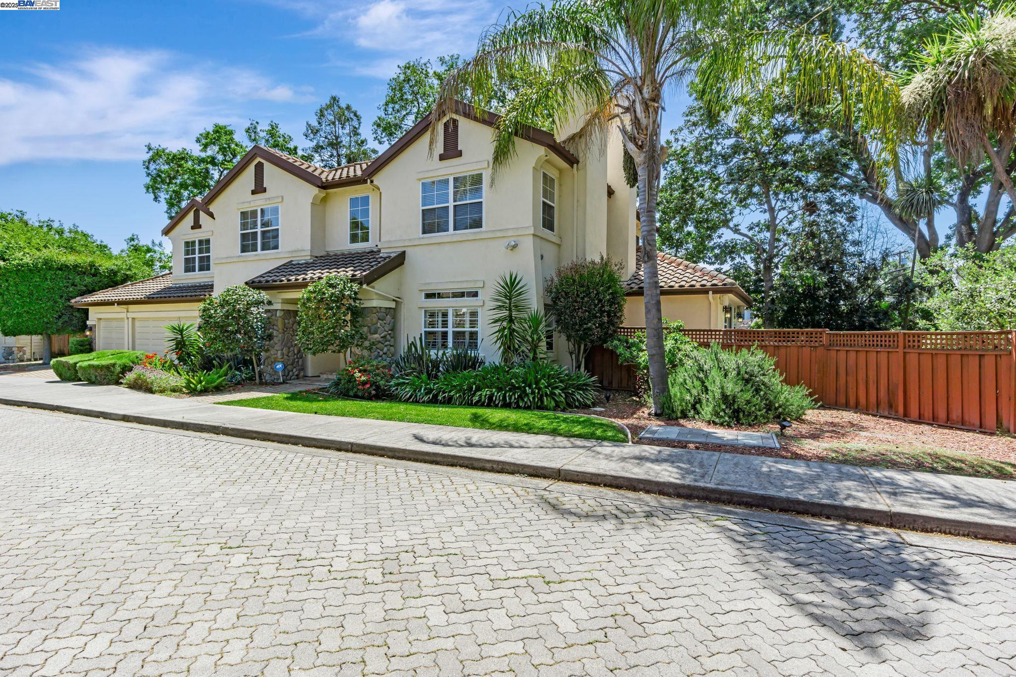 Detail Gallery Image 2 of 50 For 135 Cara Ct, Walnut Creek,  CA 94596 - 5 Beds | 3/1 Baths